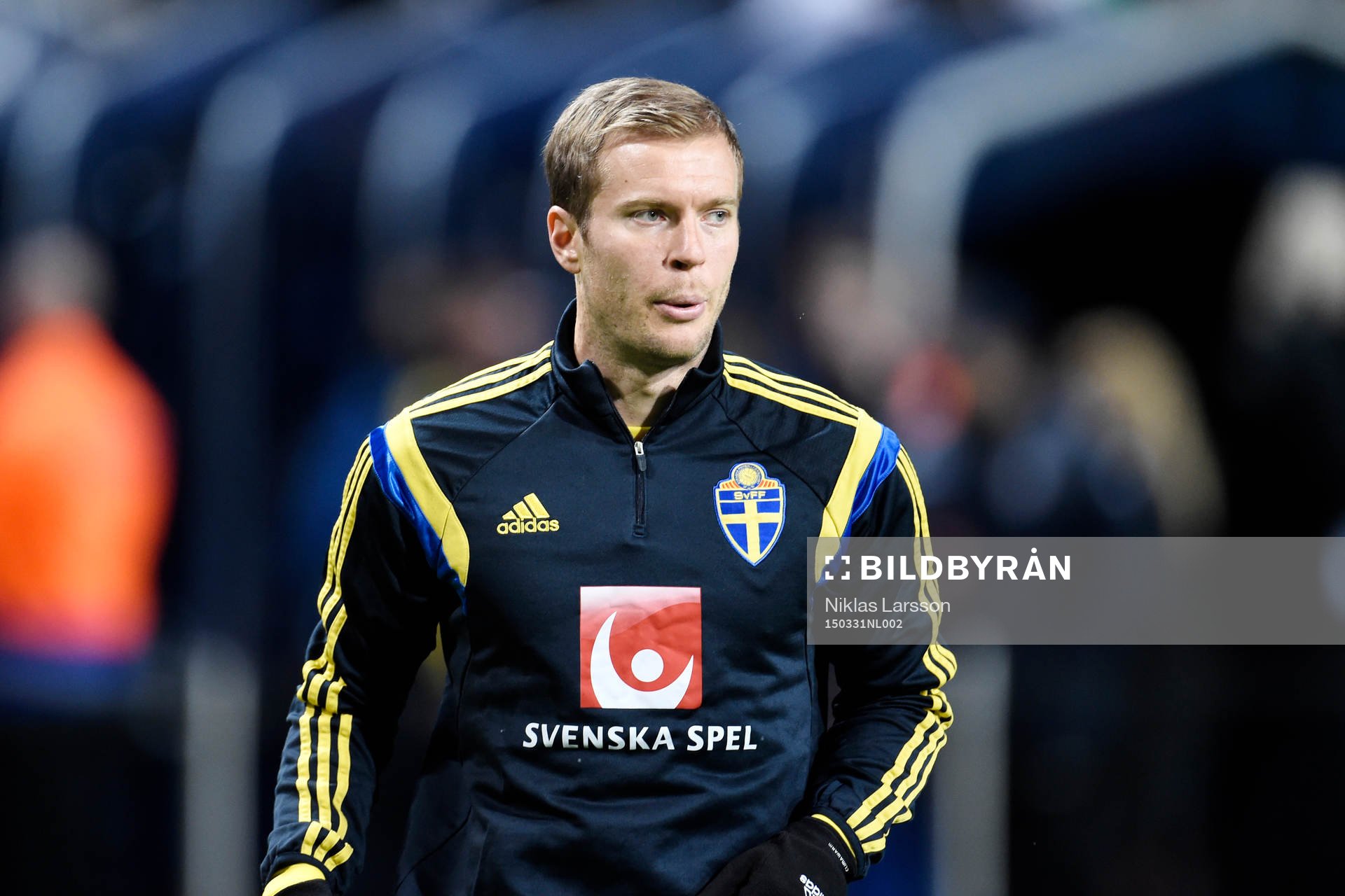 Sveriges Per Karlsson värmer upp