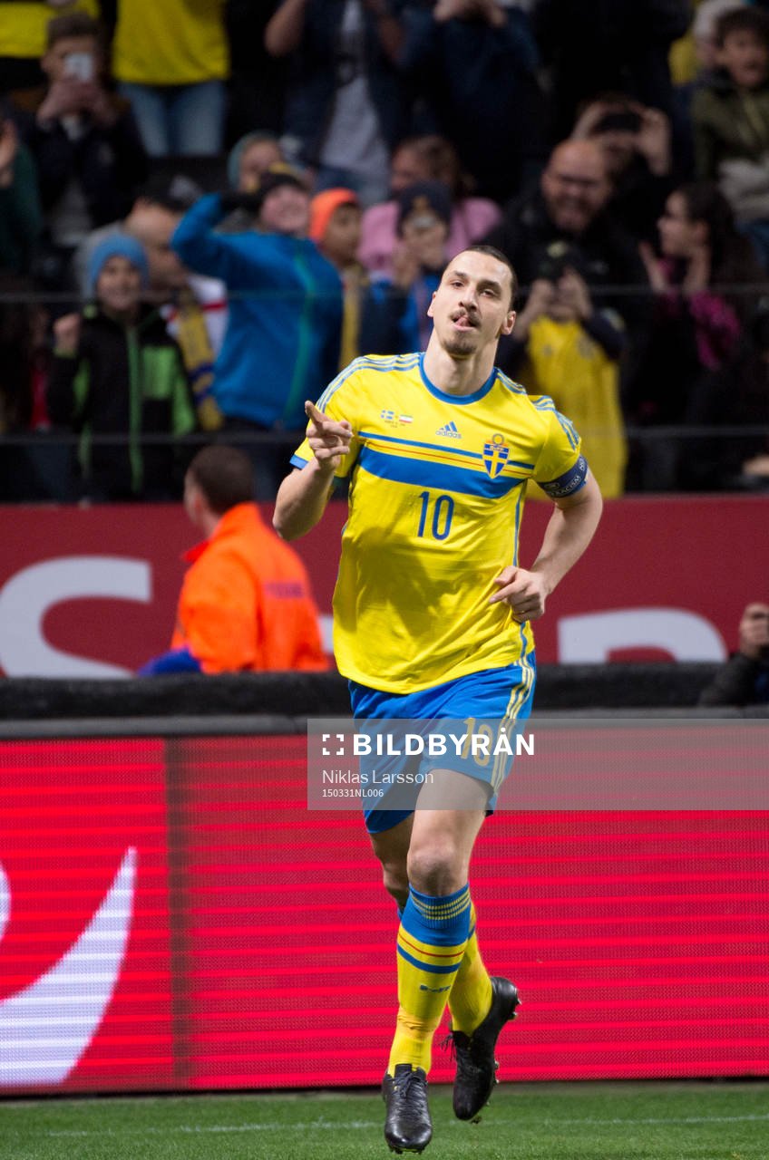 Sveriges Zlatan Ibrahimovic jublar