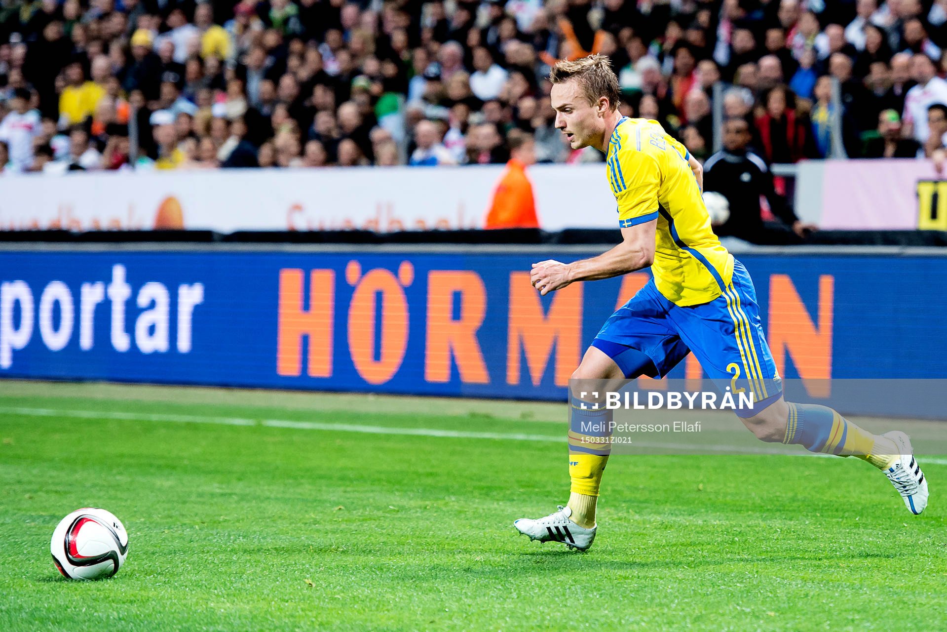 Sveriges Mikael Lustig under fotbollslandskampen mellan Sverige och Iran den 31 mars 2015 i Stockholm.