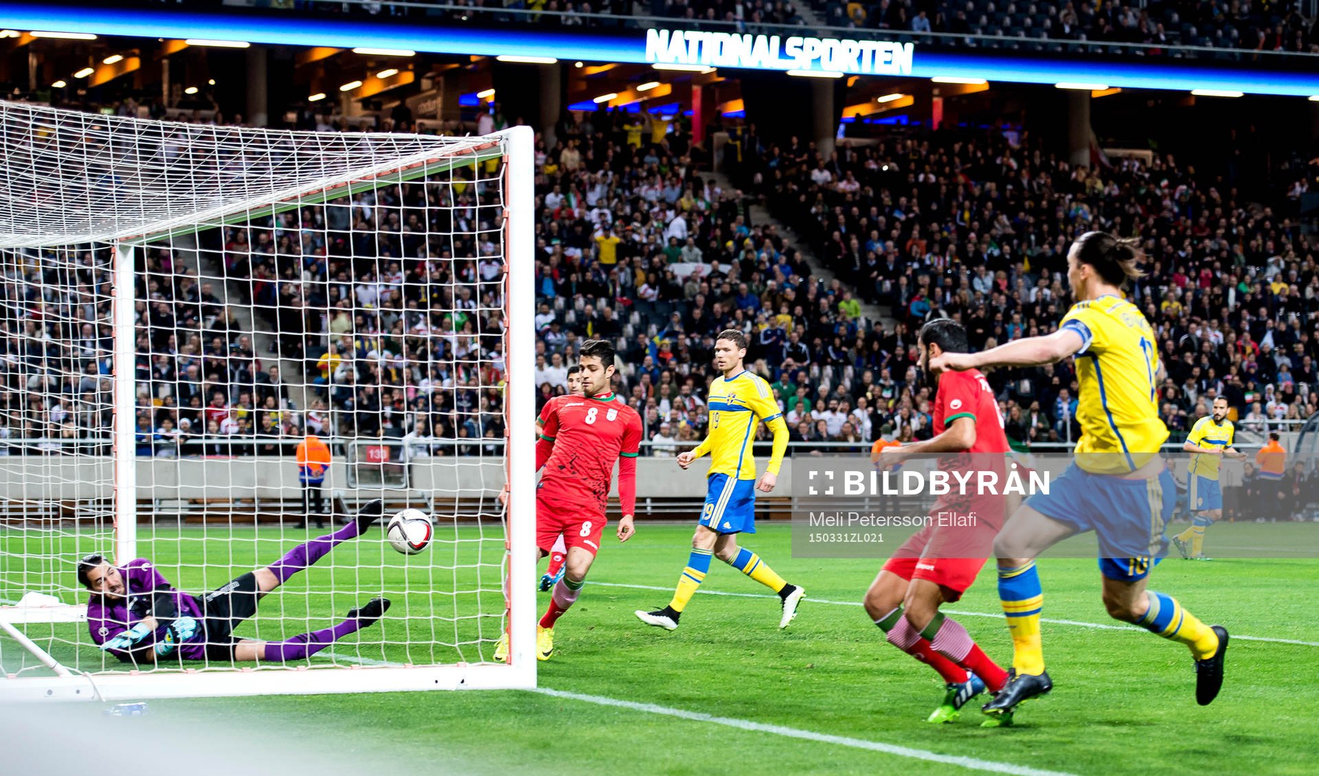 Sveriges Zlatan Ibrahimovic gör 1-0
