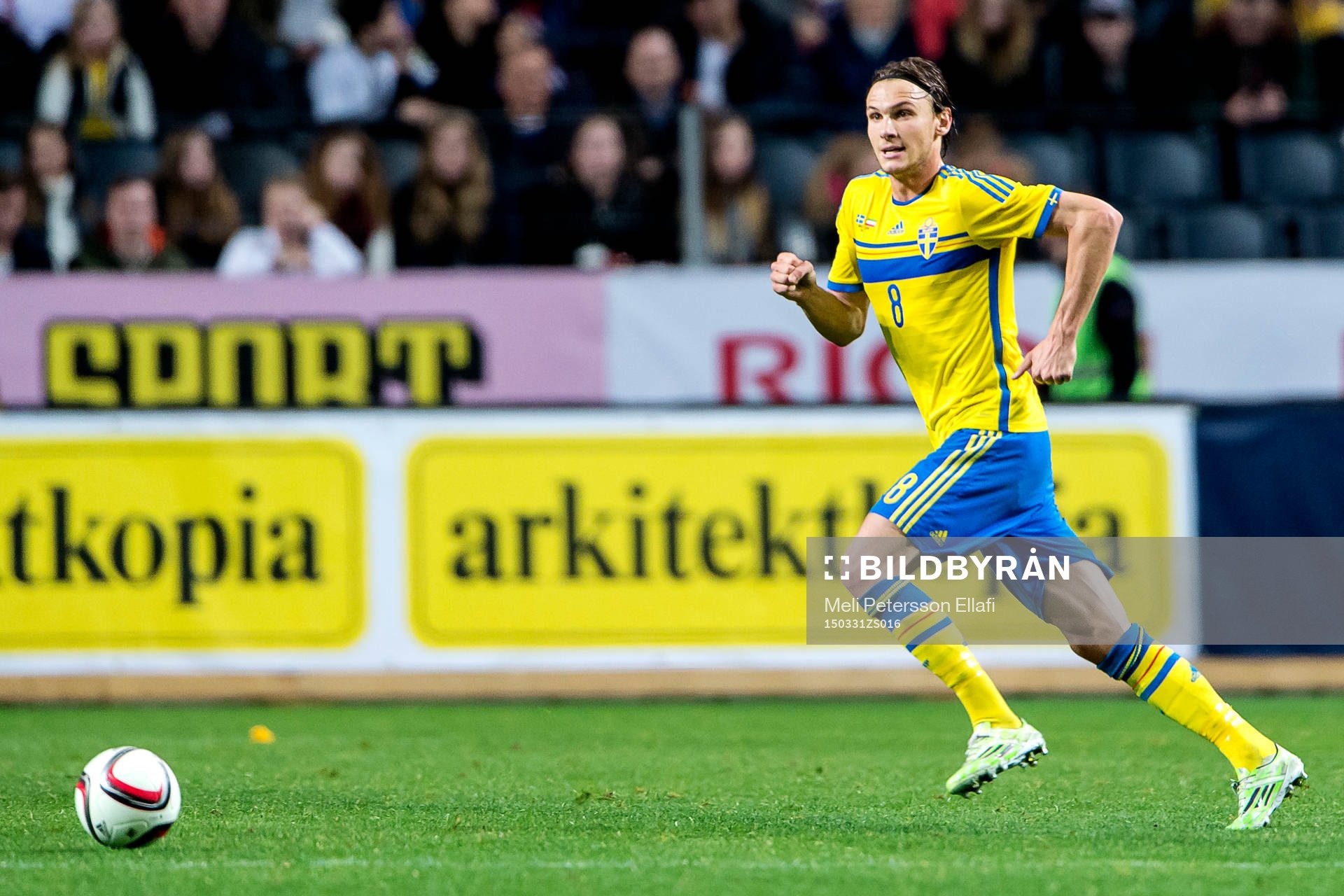 Sveriges Albin Ekdal under fotbollslandskampen mellan Sverige och Iran den 31 mars 2015 i Stockholm.