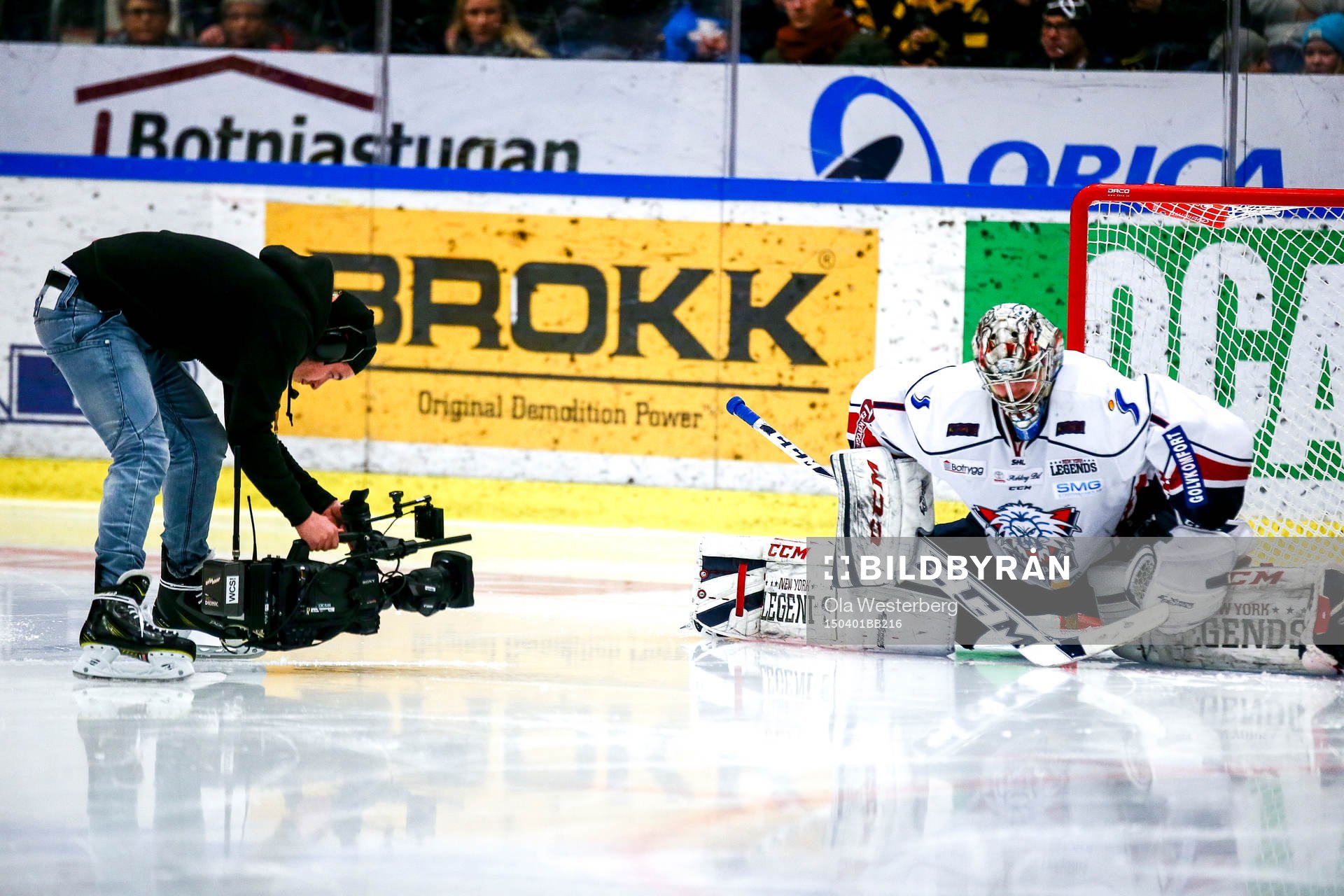 En Cmore fotograf filmar Linköpings målvakt Marcus