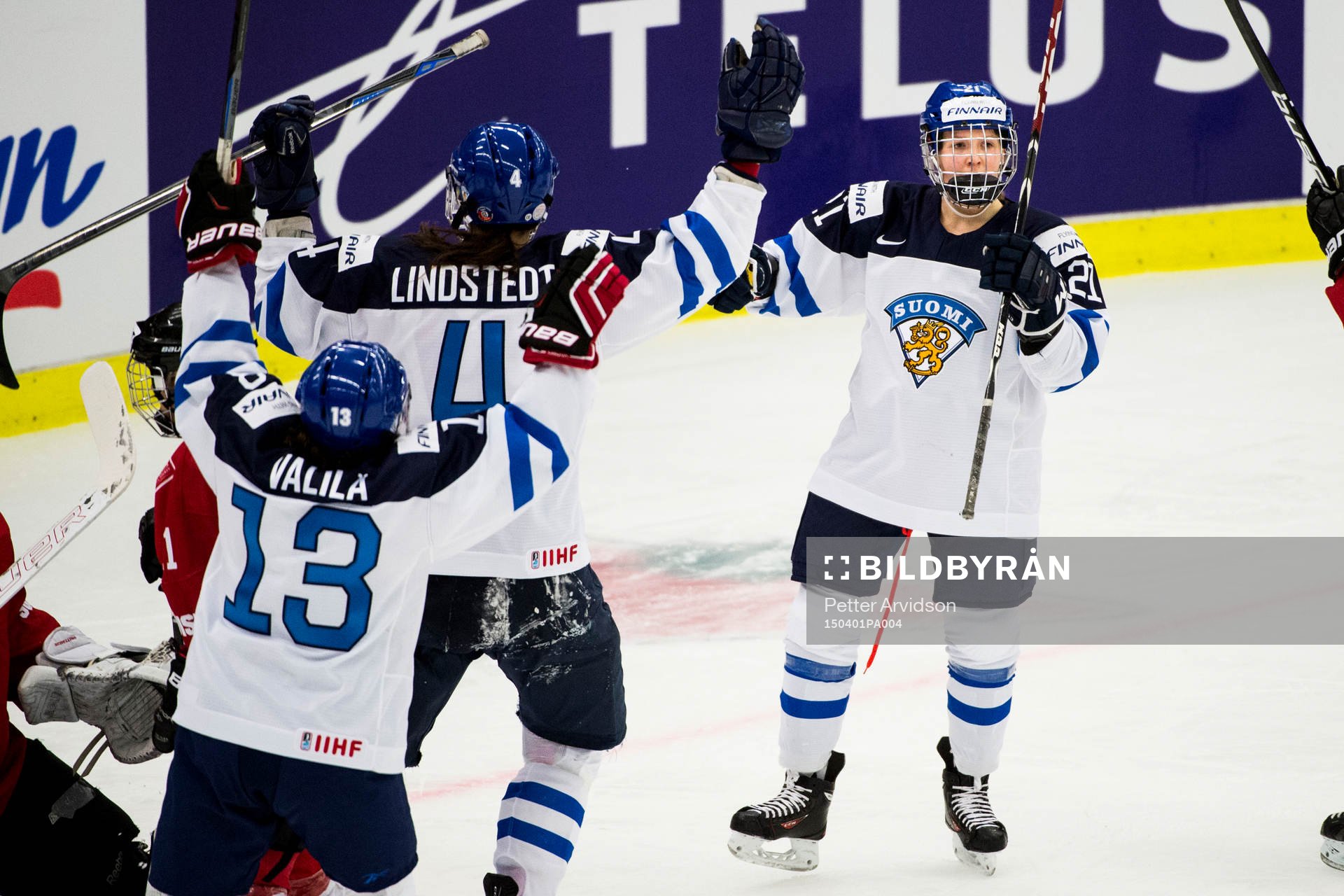 Finlands Michelle Karvinen (h) jublar