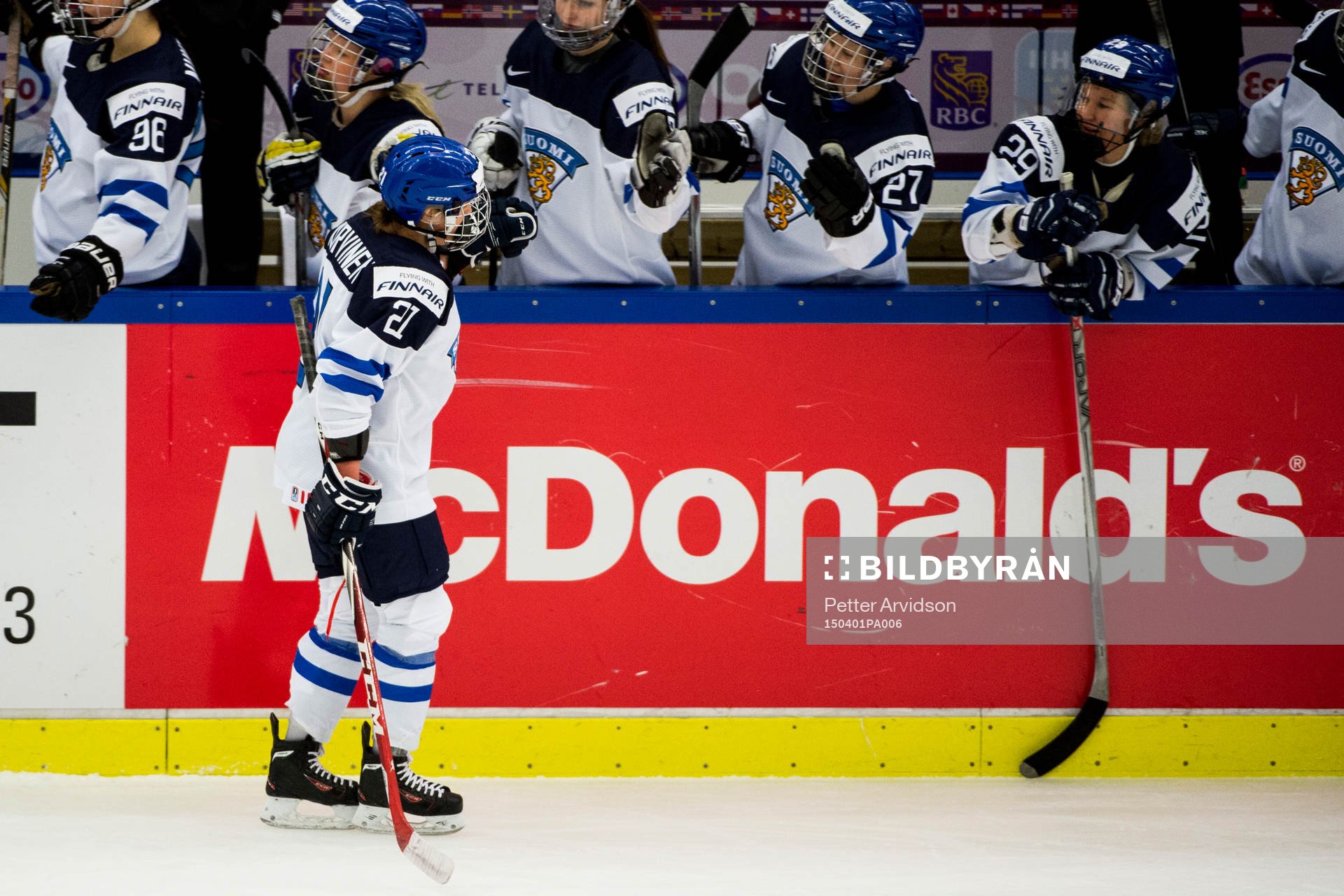 Finlands Michelle Karvinen jublar med båset