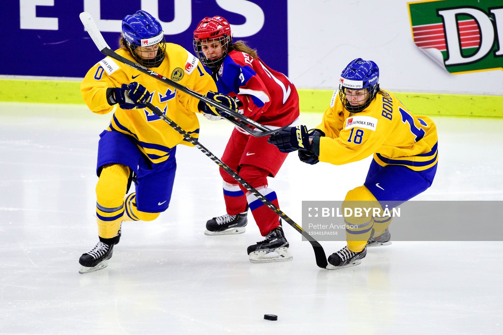 Rysslands Yelena Dergacgyova (m) Sveriges Emilia Andersson