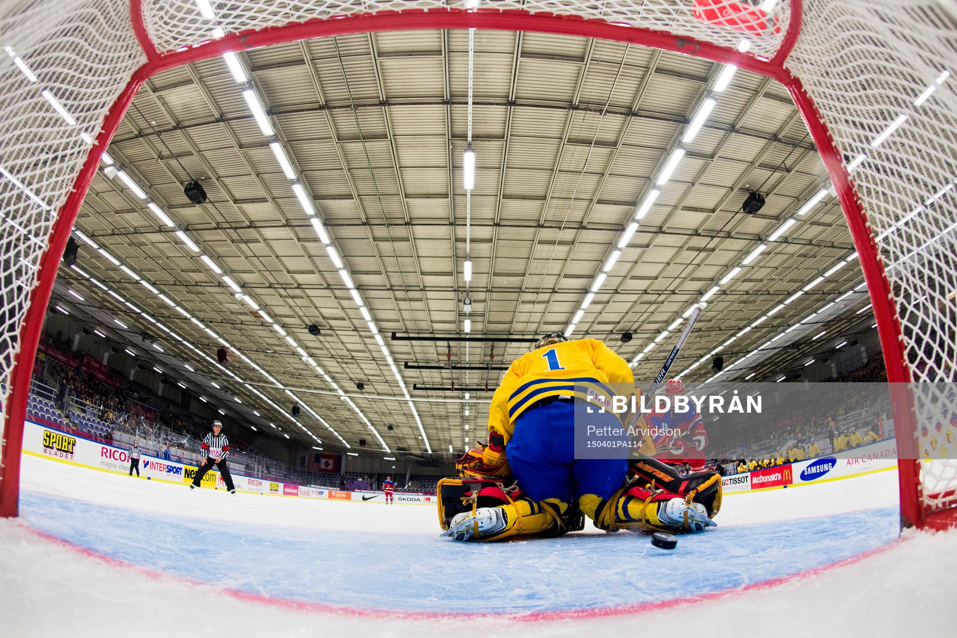 Rysslands Olga Sosina (h) gör avgörande 2-1 målet bakom