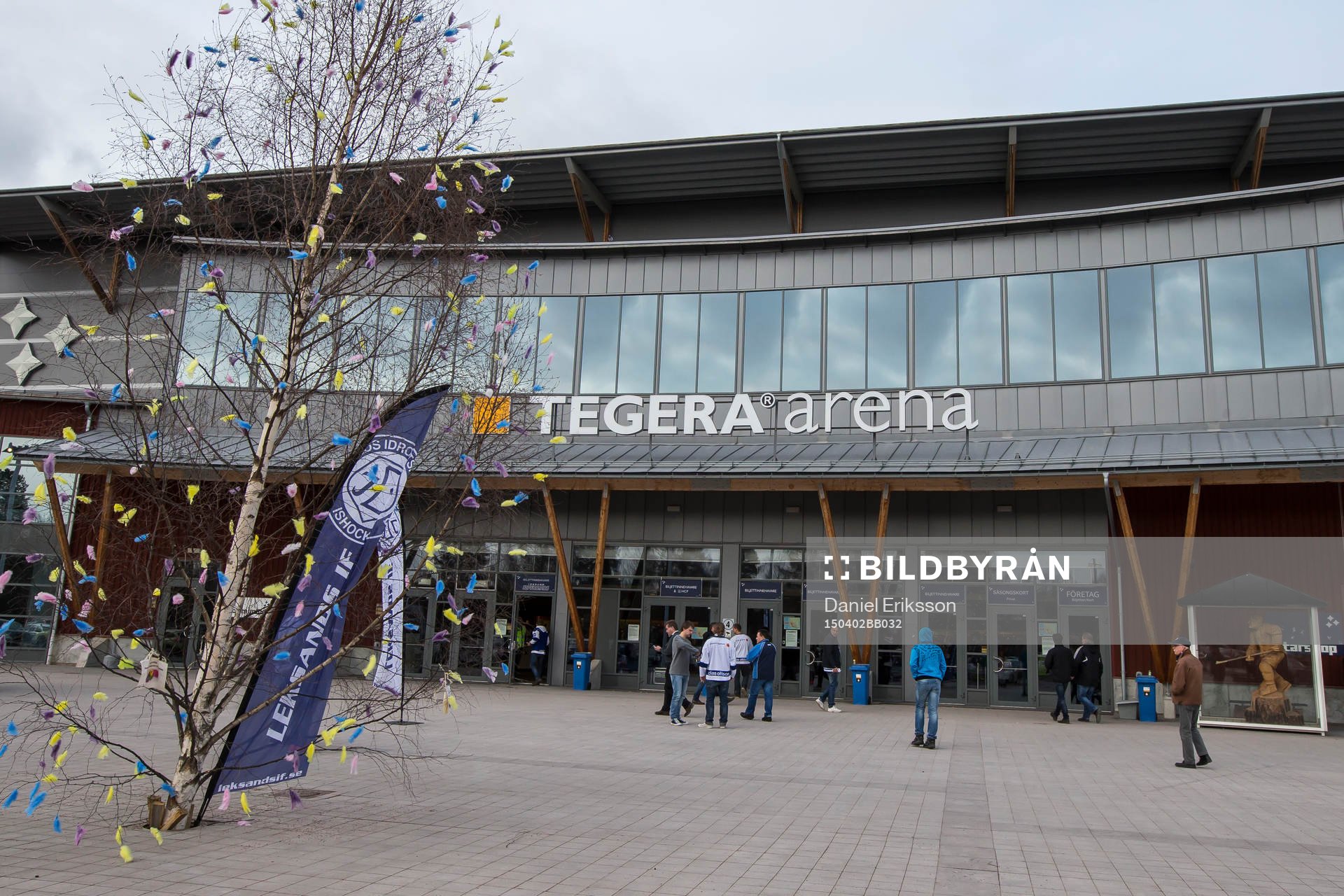 Exteriör av Tegera Arena innan ishockeymatchen i kvalet