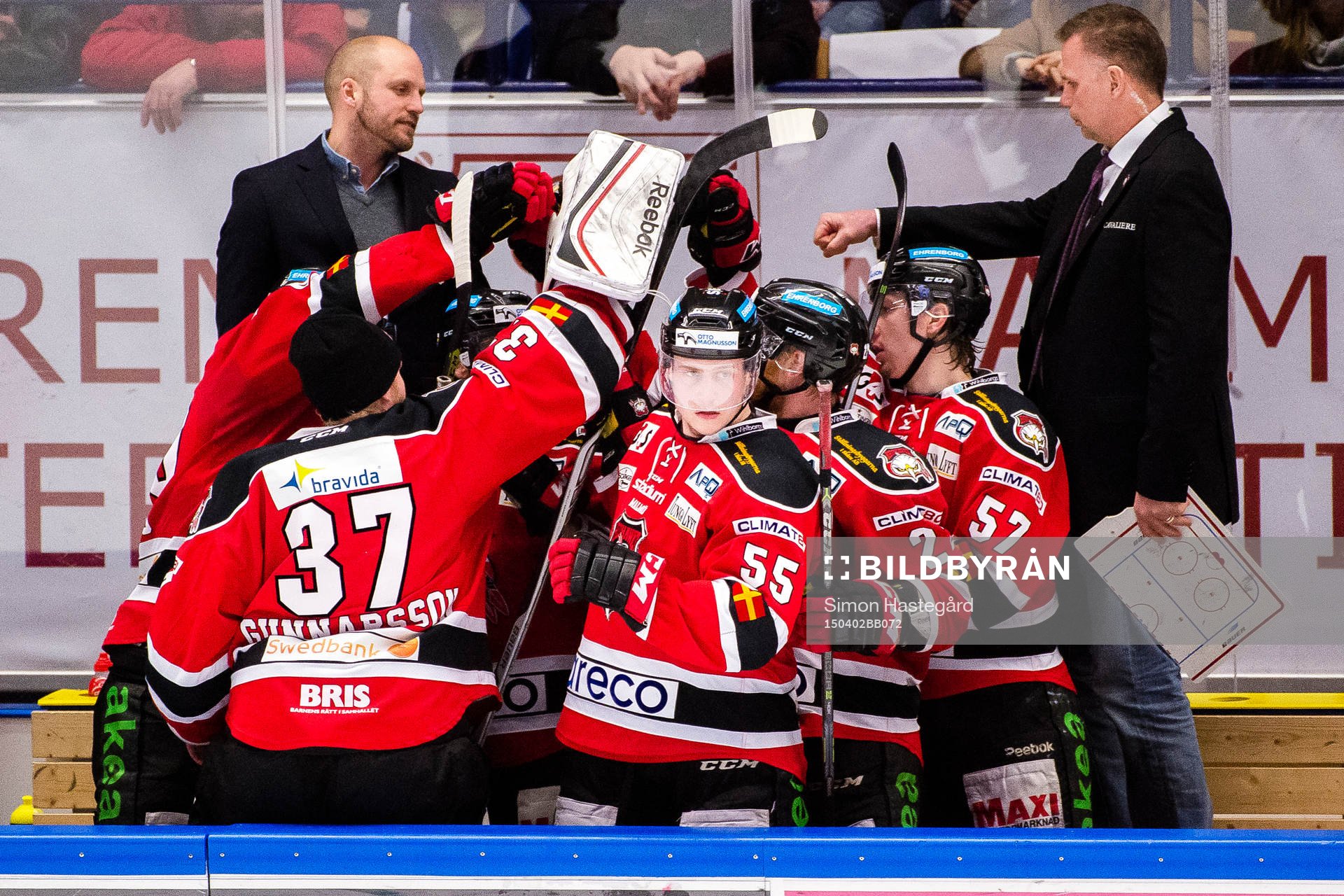 Malmö Redhawks Johan Björk jublar med lagkamraterna i