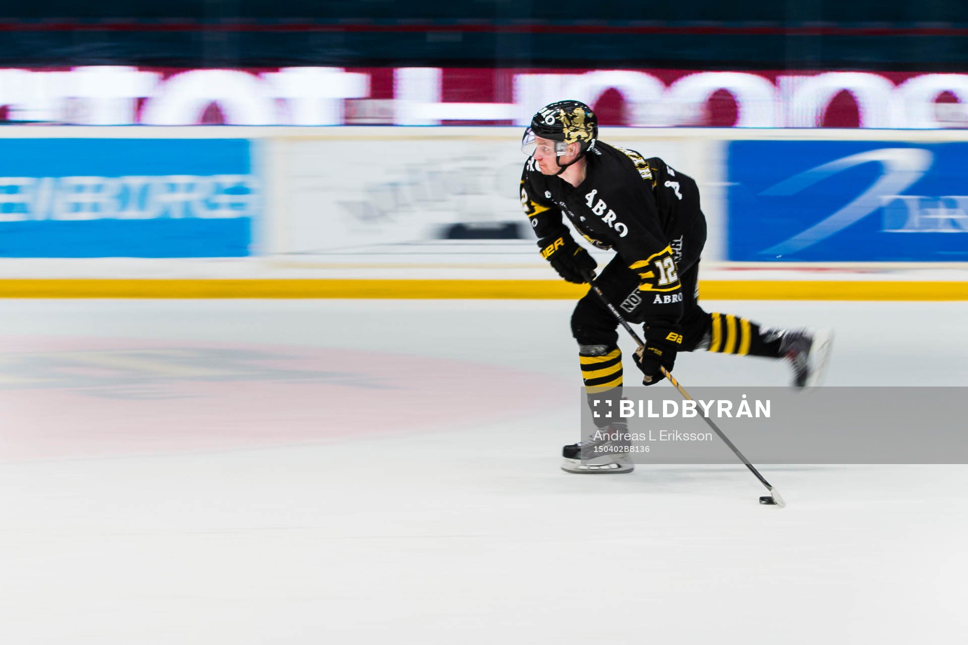 s Fredrik Hynning med pucken