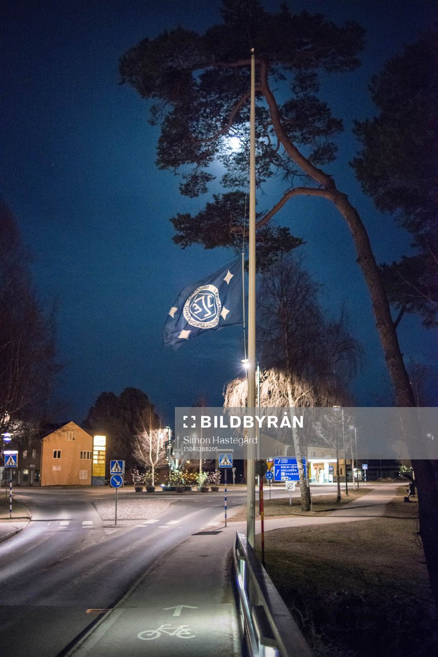 Besvikna Leksandssupportar har hissat ner flaggor på halv