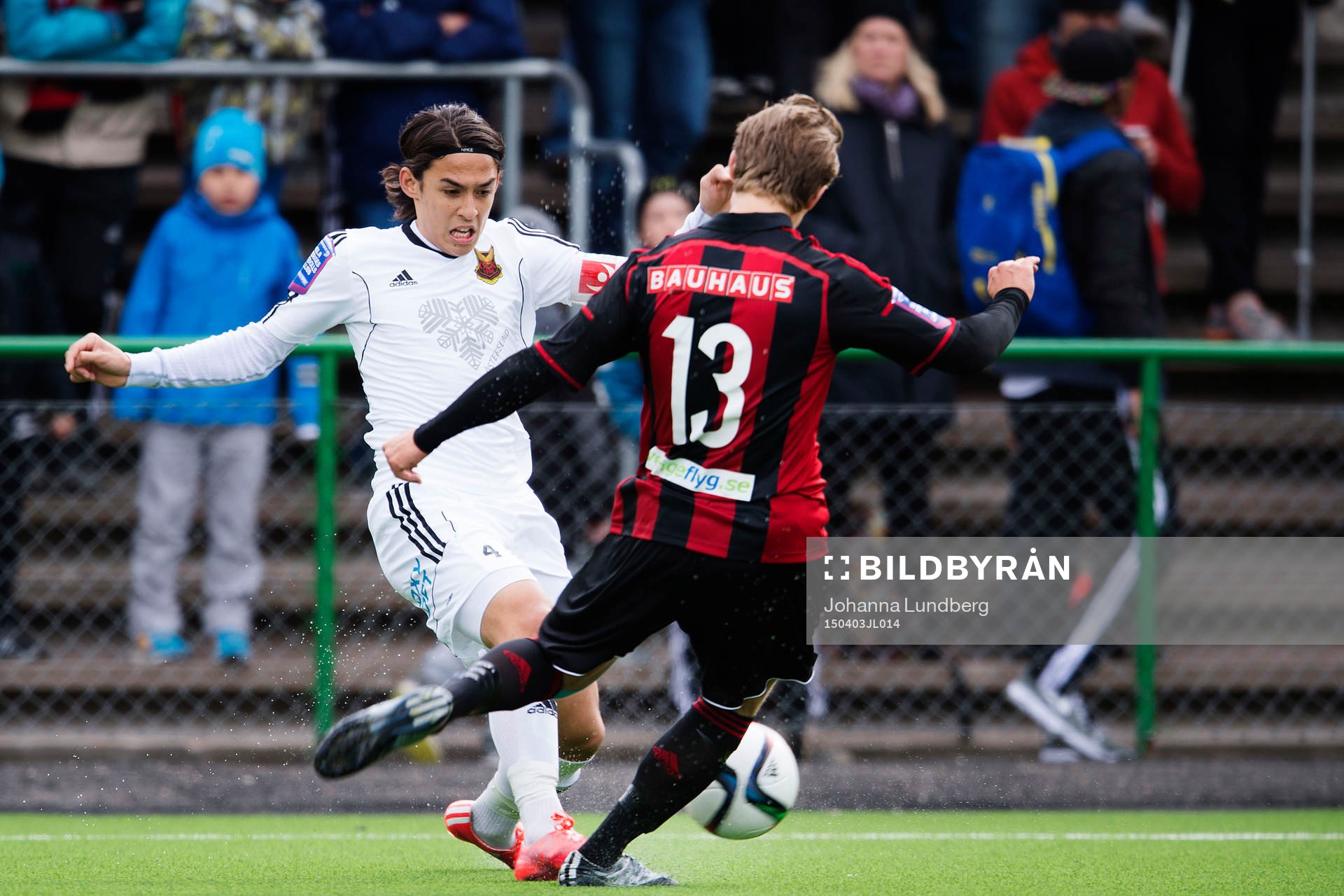 Östersunds Sebastian Lundbäck och Brommapojkarnas Alexander Seger under fotbollsmatchen i Superettan mellan Brommapojkarna och Östersund den 3 april 2015 i Stockholm.