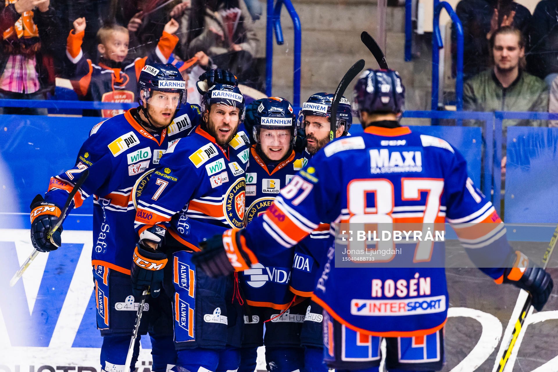 Växjös Tuomas Kiiskinen (mitten) jublar