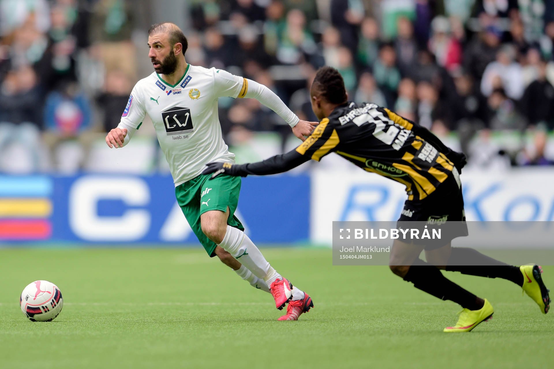 Hammarbys Kennedy Bakircioglu och Häckens Nasiru Mohammed
