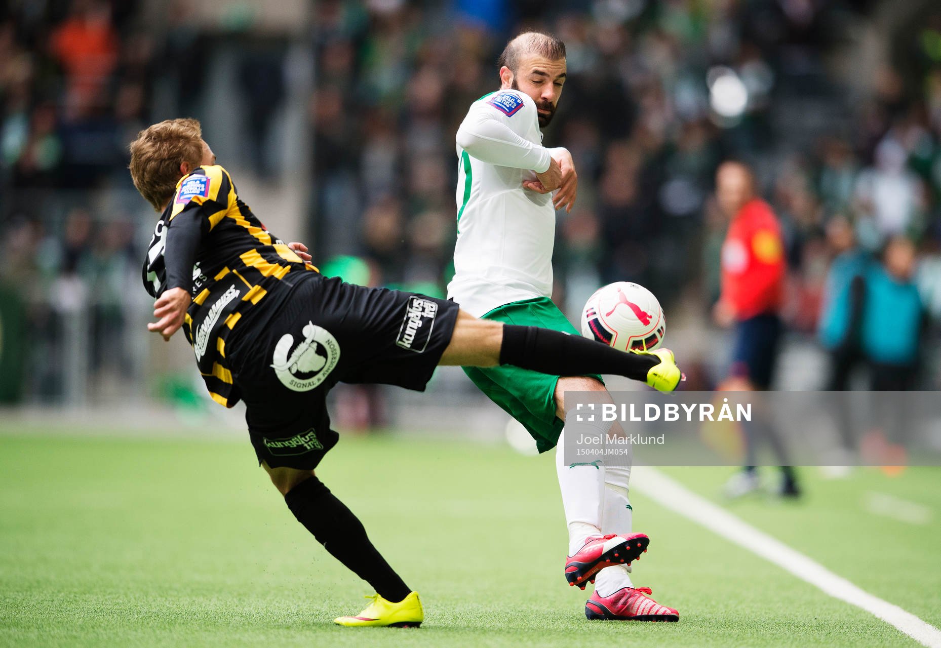 Häckens Joel Andersson och Hammarbys Kennedy Bakircioglu