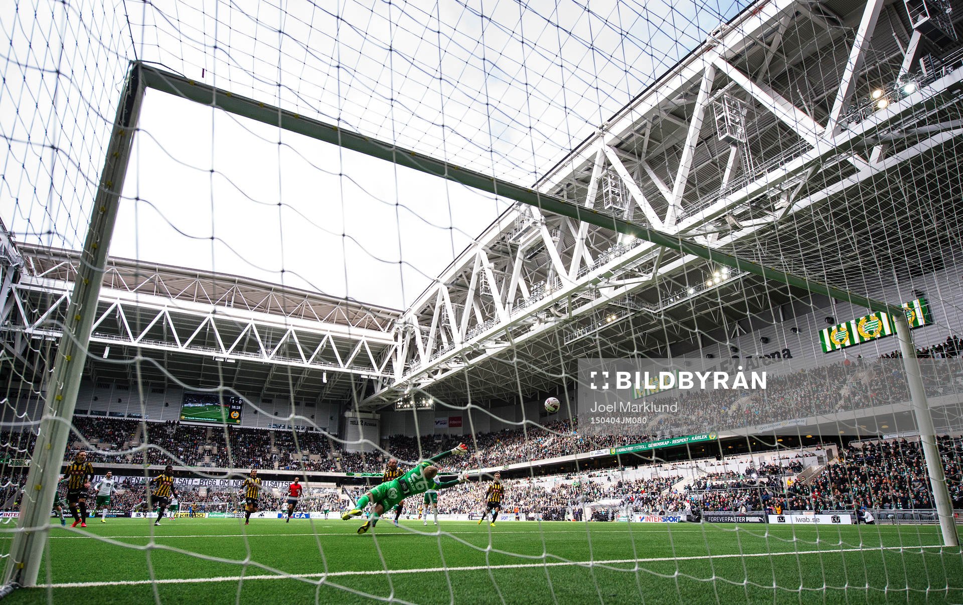 Häckens målvakt Peter Abrahamsson släpper in 2-0 från