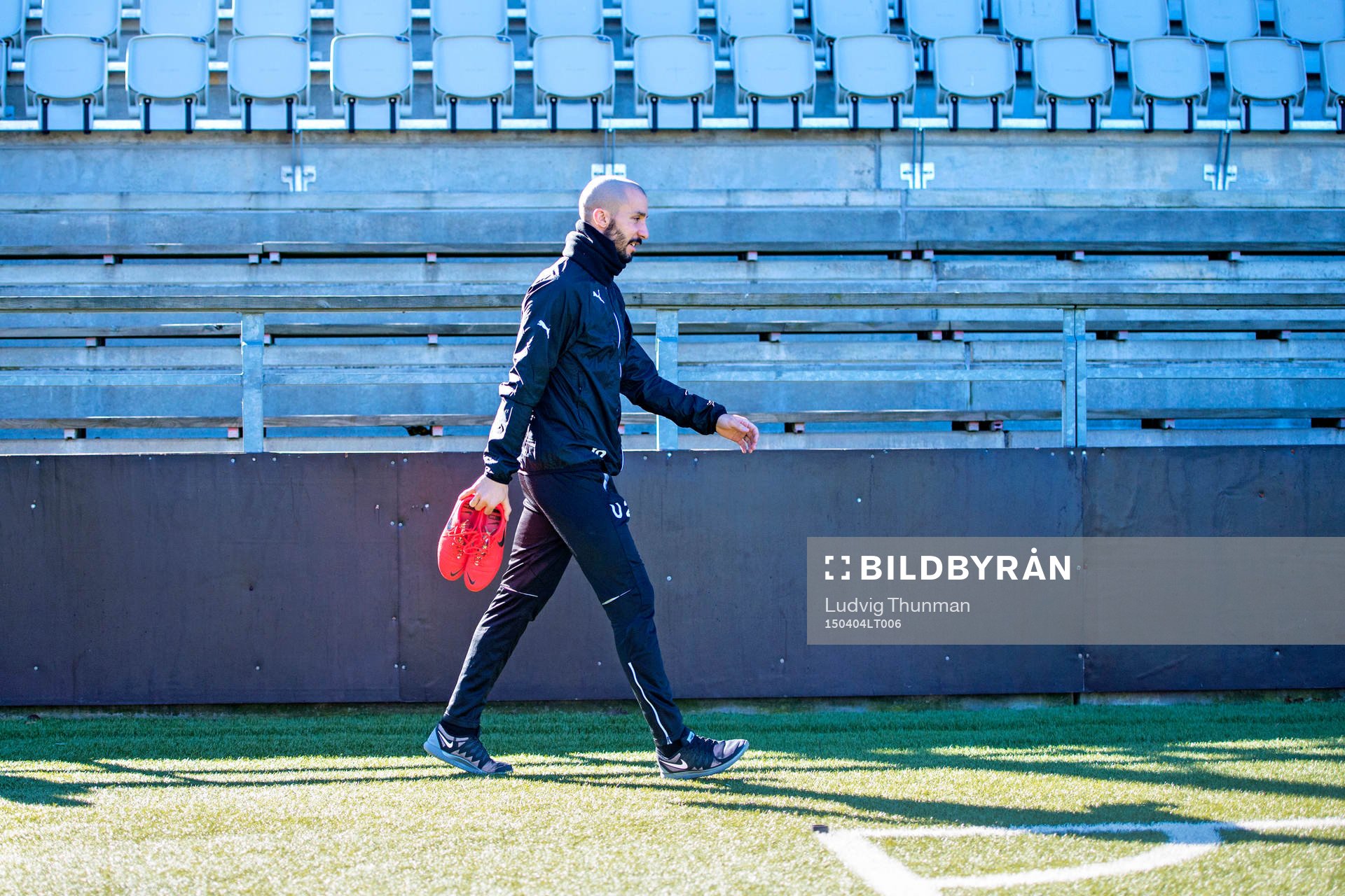 Malmö FFs Guillermo Molins anländer till en träning med Malmö FF den 4 april 2015 i Malmö. 