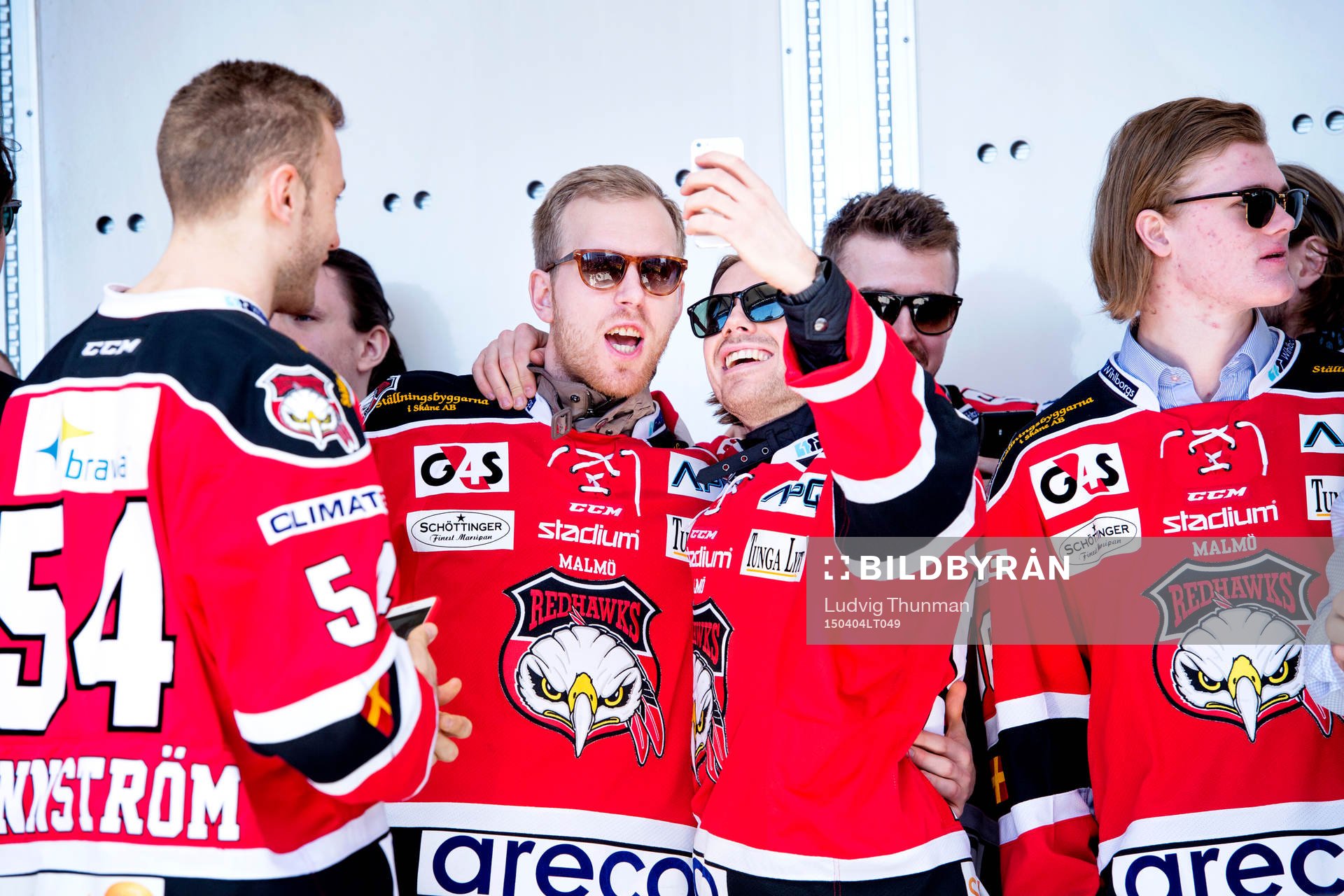 Malmö Redhawks Tobias Ericsson fotograferas med Mattias