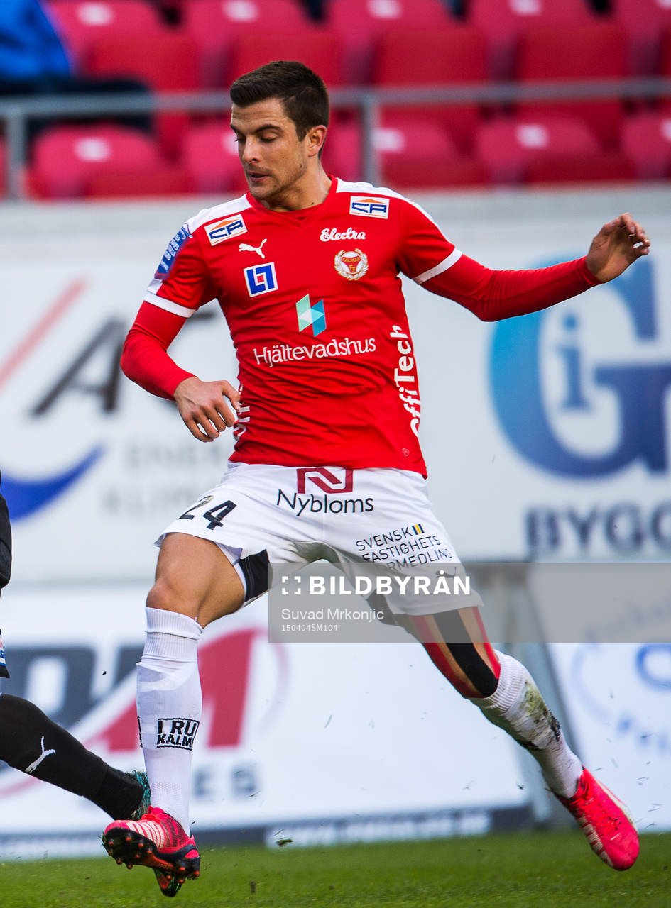Kalmars Filip Sachpekidis under fotbollsmatchen i allsvenskan mellan Kalmar och Helsingborg den 4 april 2015 i Kalmar.