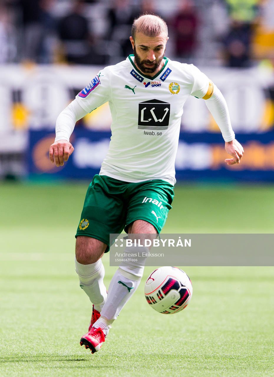 Hammarbys Kennedy Bakircioglu med bollen