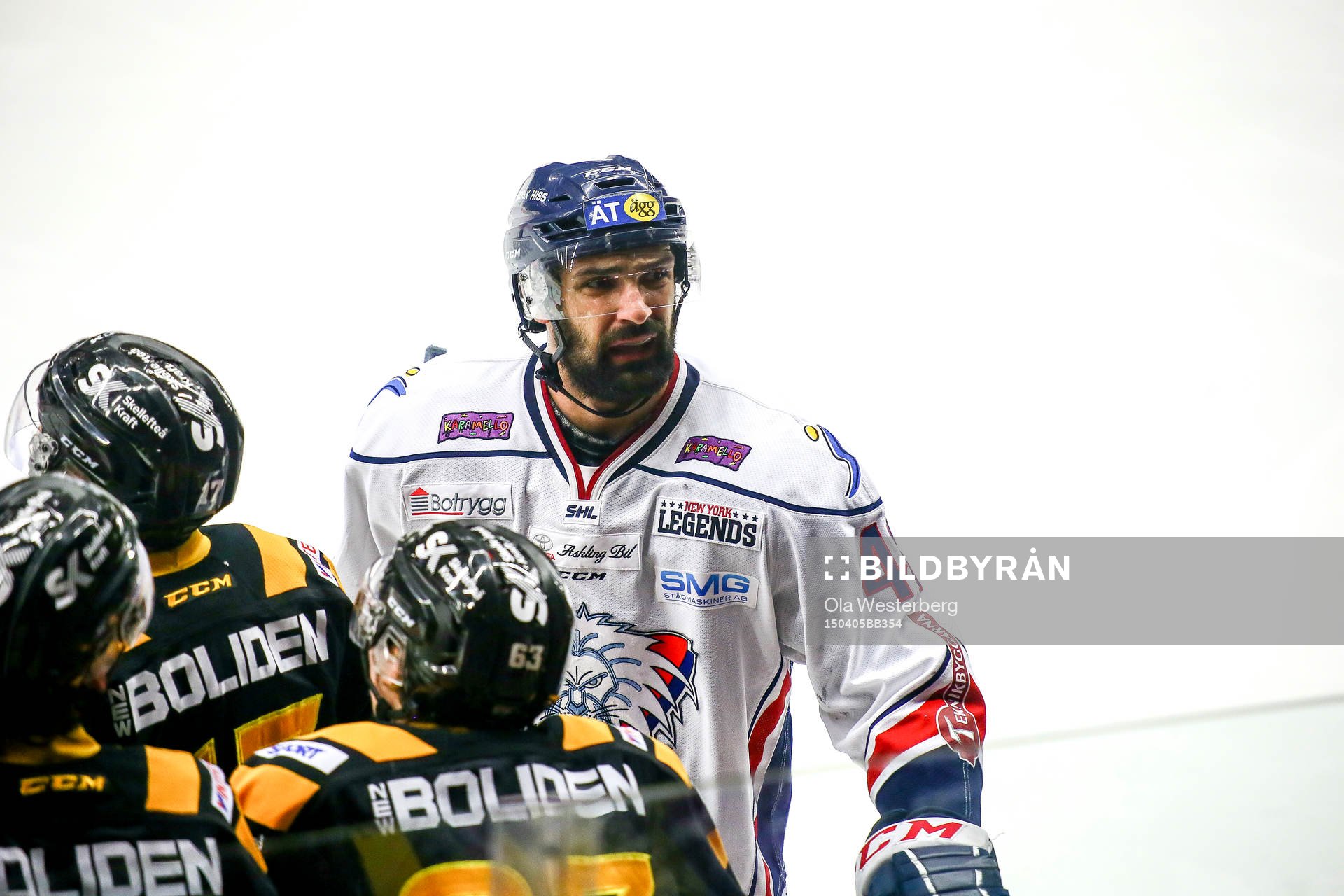 Linköpings Daniel Rahimi pratar med Skellefteås bänk