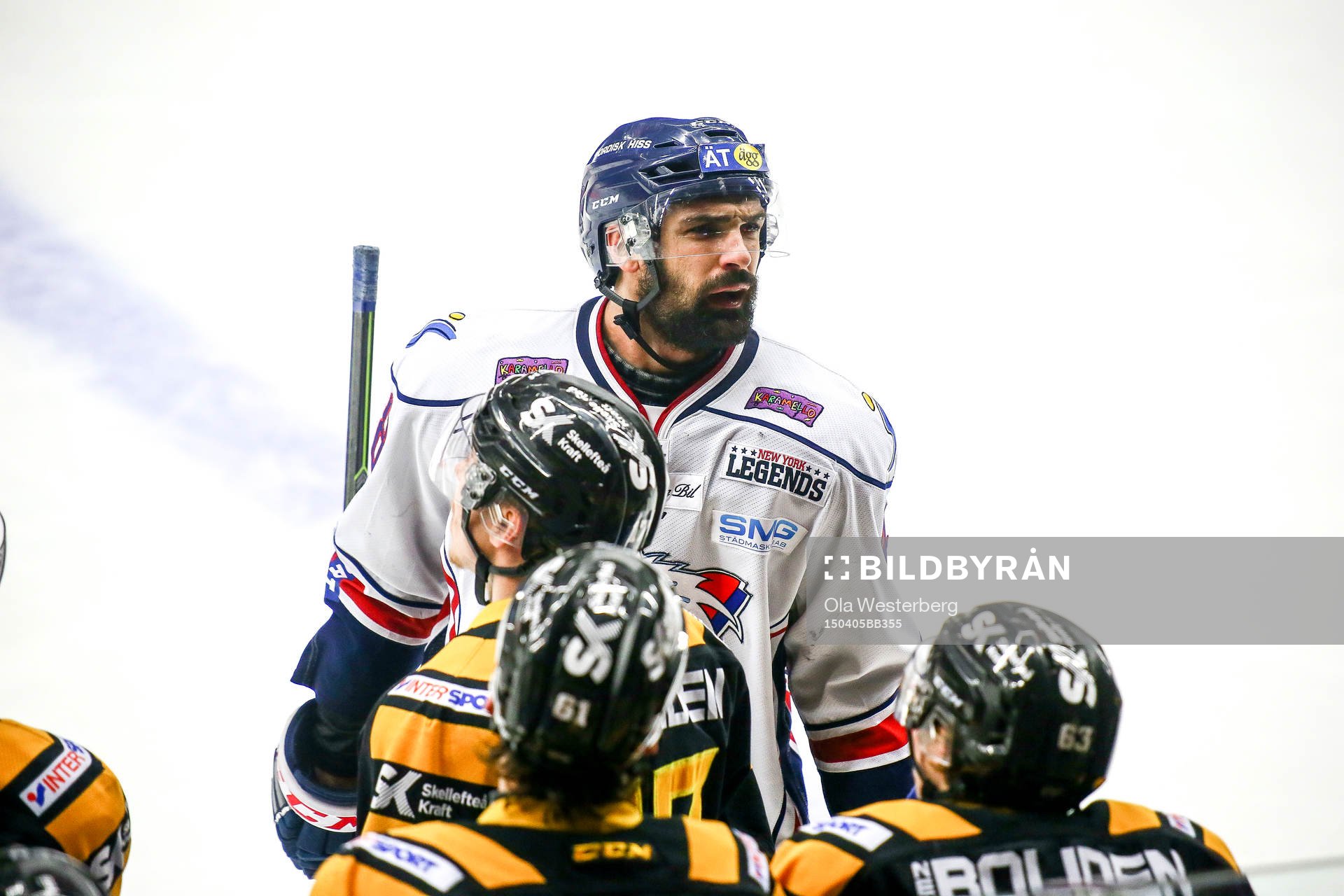 Linköpings Daniel Rahimi pratar med Skellefteås bänk