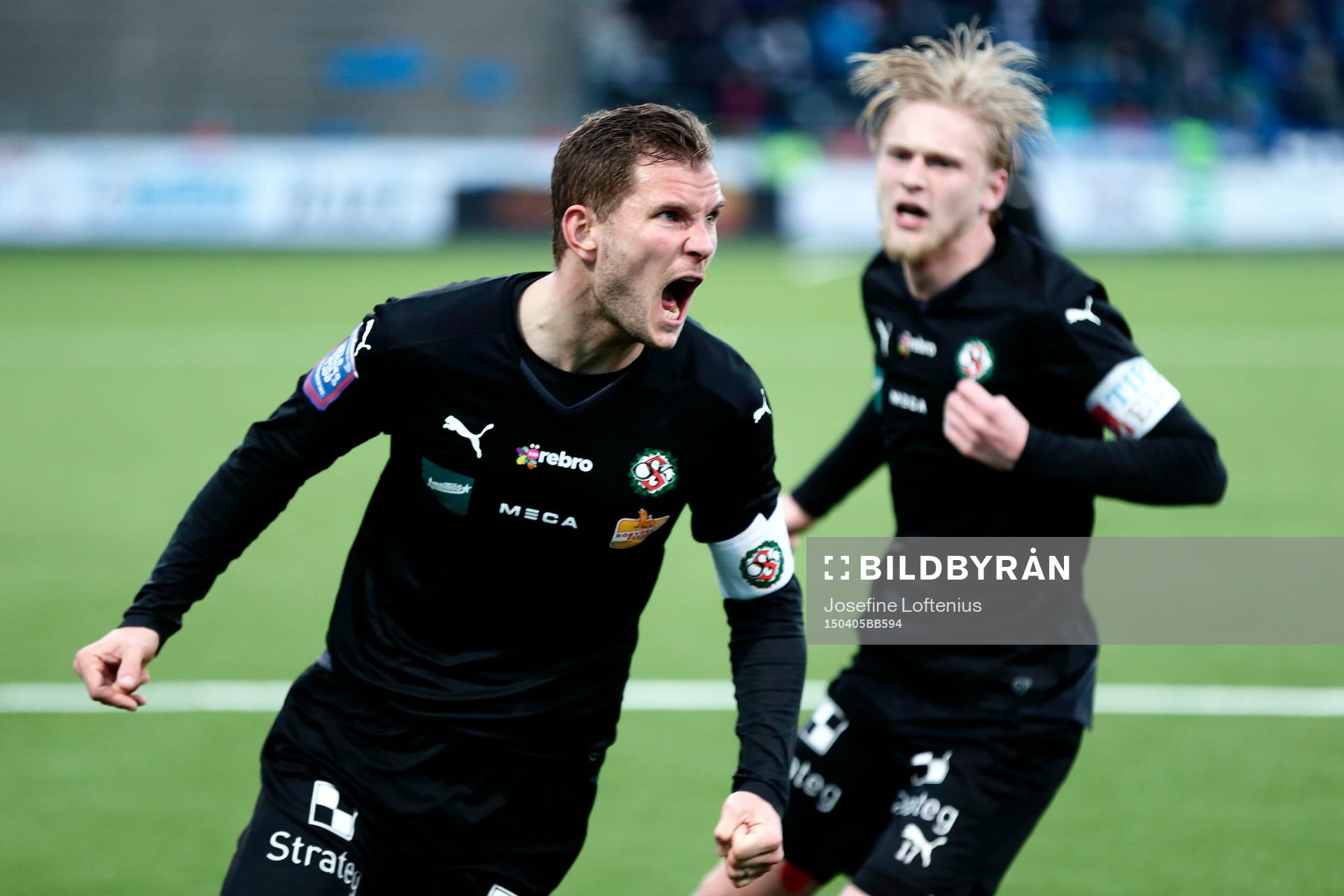 Örebros Robert Åhman Persson jublar efter att han kvitterat till 1-1 under fotbollsmatchen i Allsvenskan mellan Norrköping och Örebro den 05 april 2015 i Norrköping.