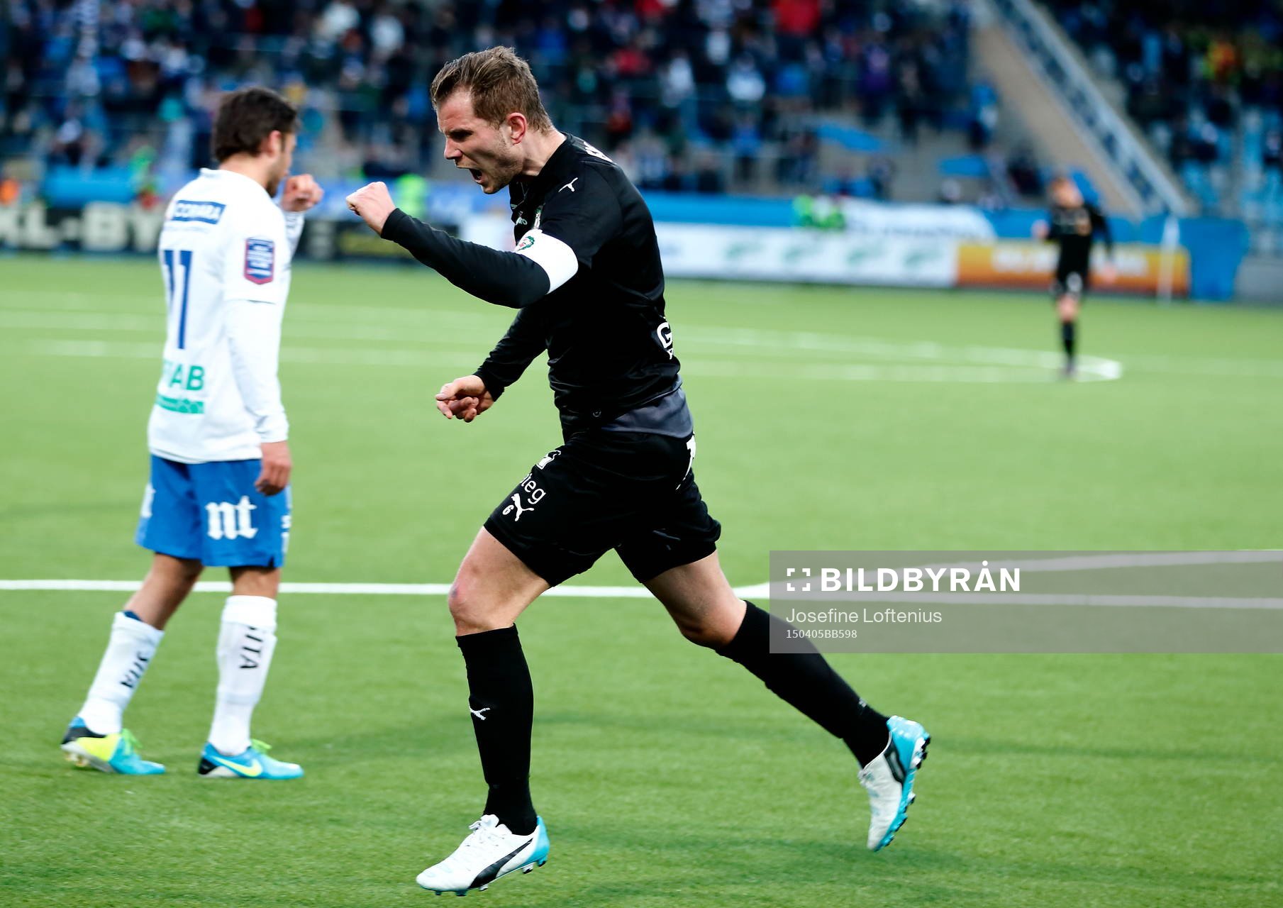 Örebros Robert Åhman Persson jublar