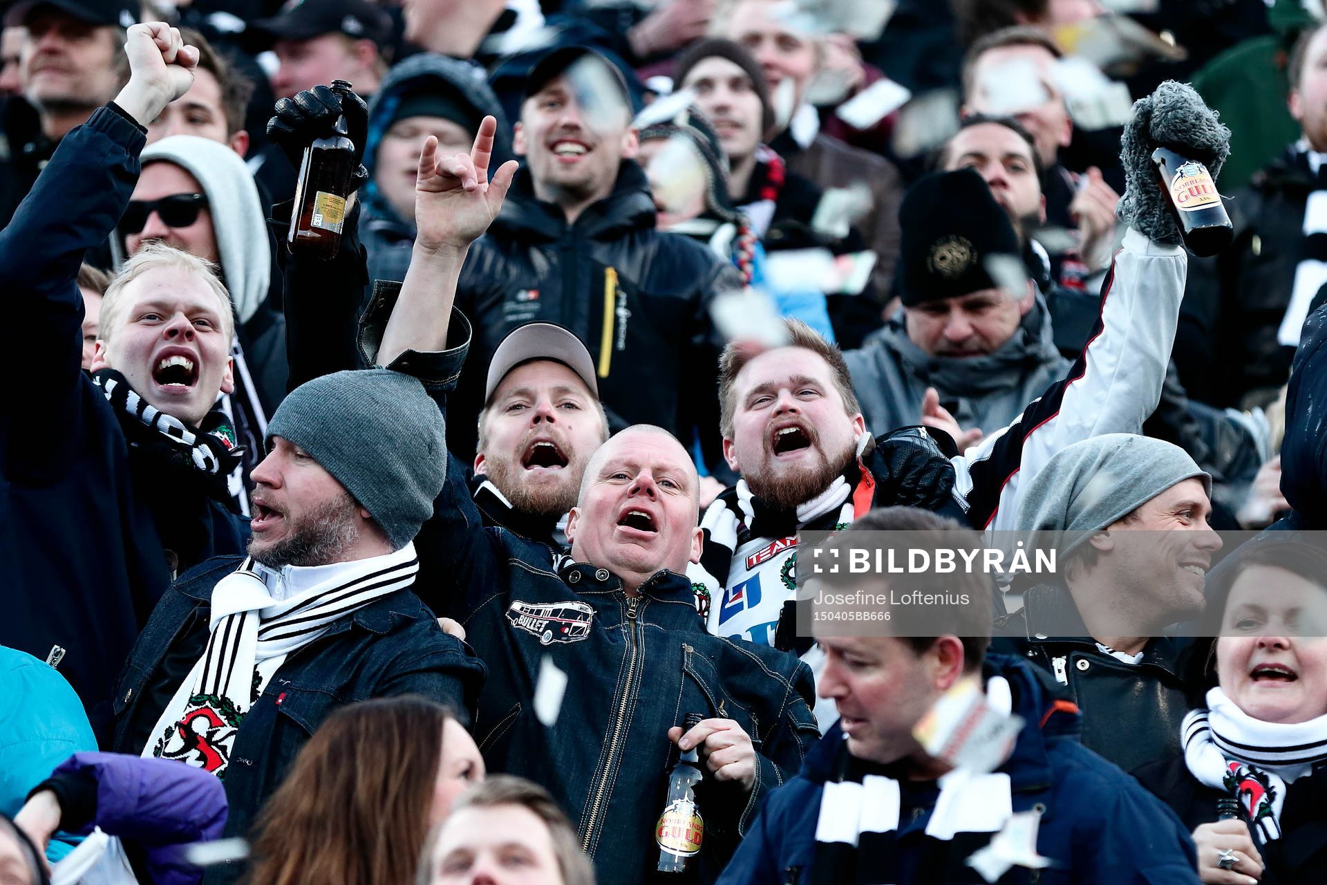 Örebros supportrar firar 1-1-målet