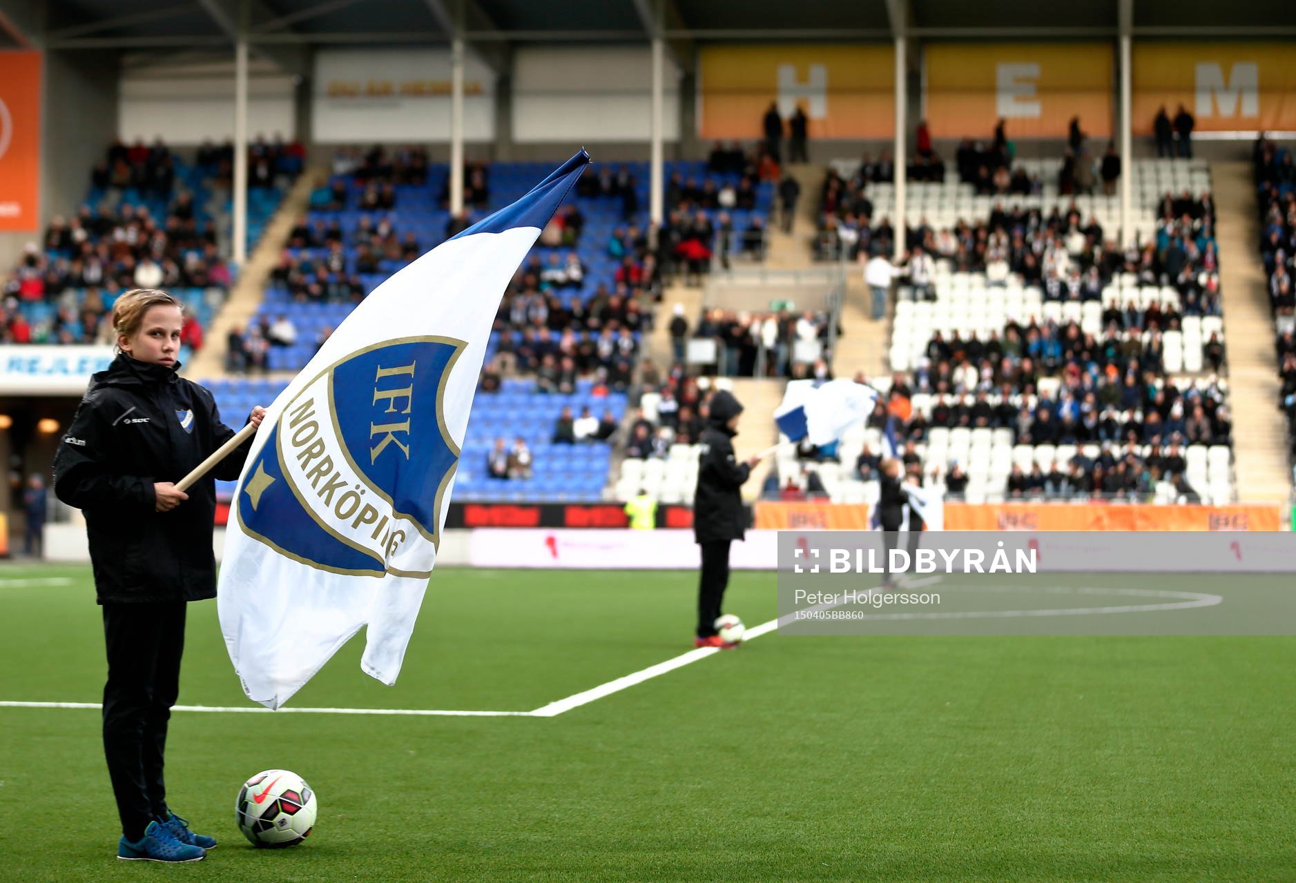 Flagga före match