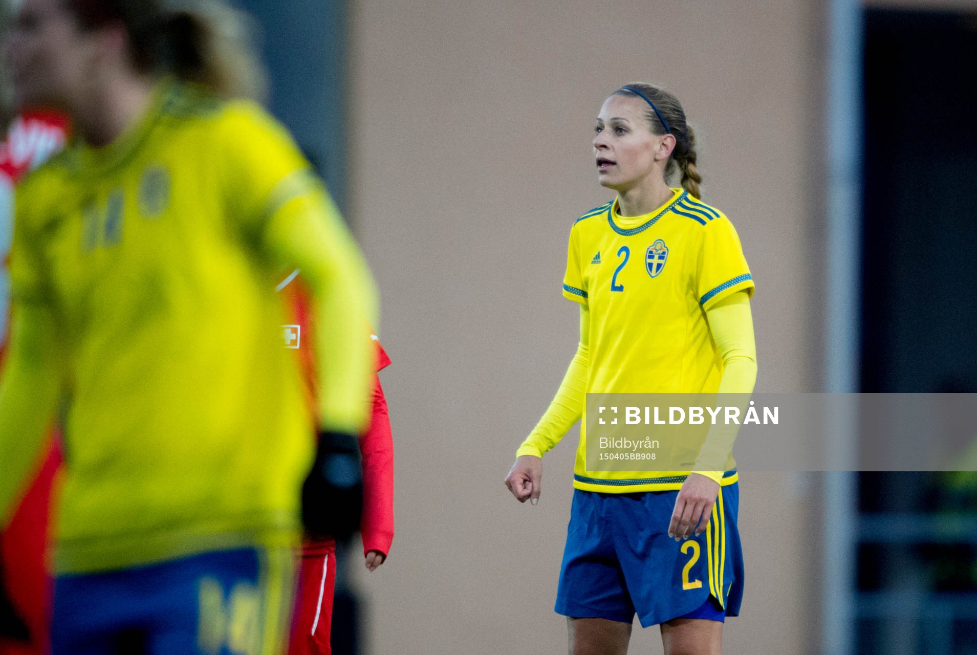 Sveriges Charlotte Rohlin gjorde debut i backlinjen under landskampen i fotboll för damer mellan Sverige och Schweiz den 5 april 2015 i Eskilstuna.