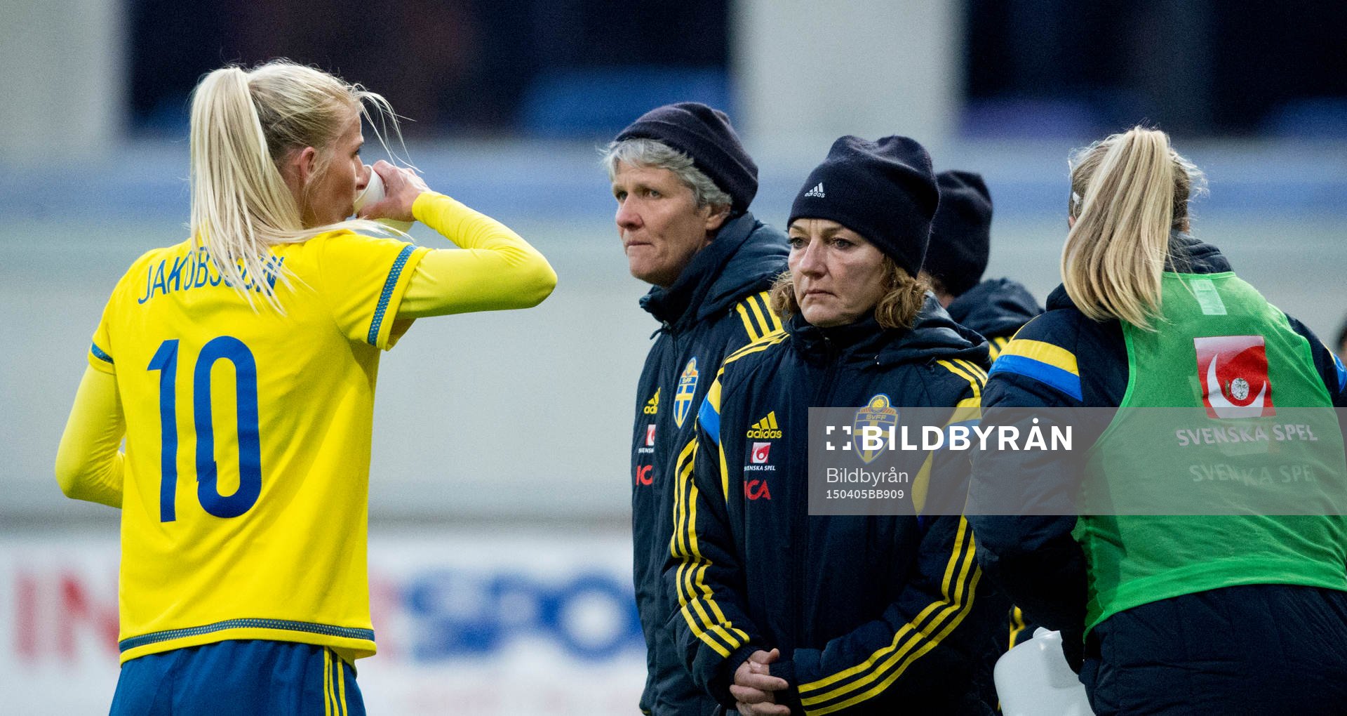 Sveriges Sofia Jakobsson och tränaren Pia Sundhage
