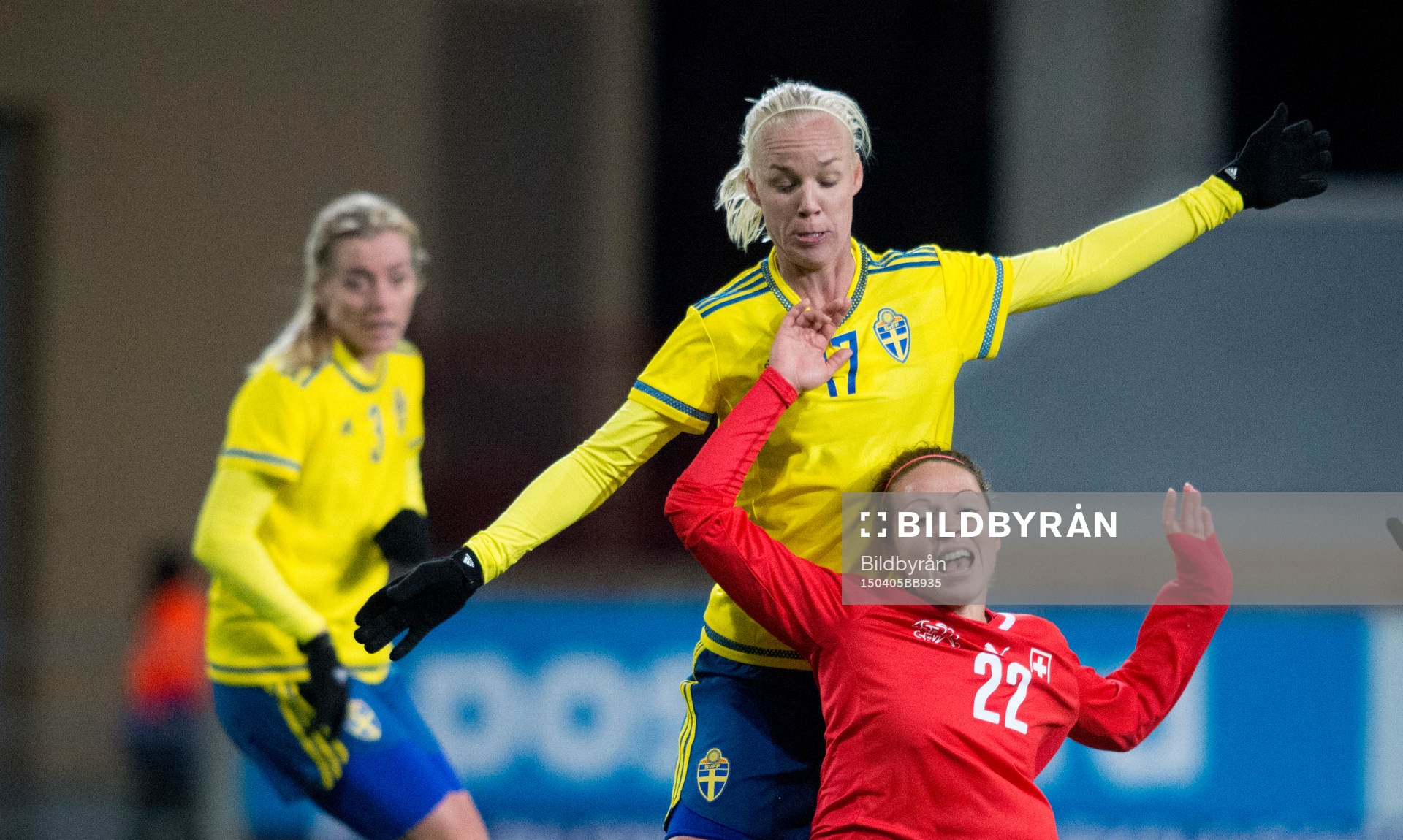 Sveriges Caroline Seger och Schweiz Vanessa Bernauer