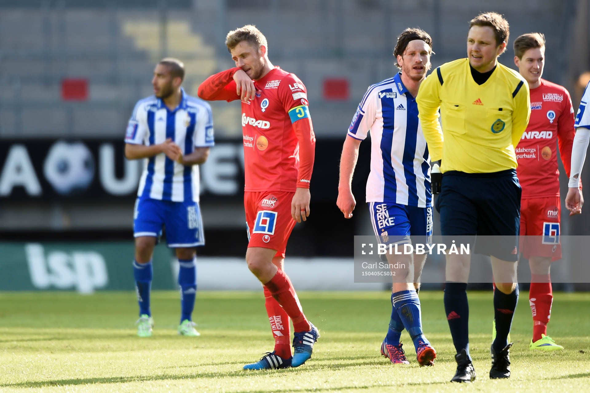 Åtvidabergs Daniel Hallingström vandrar med tunga steg av