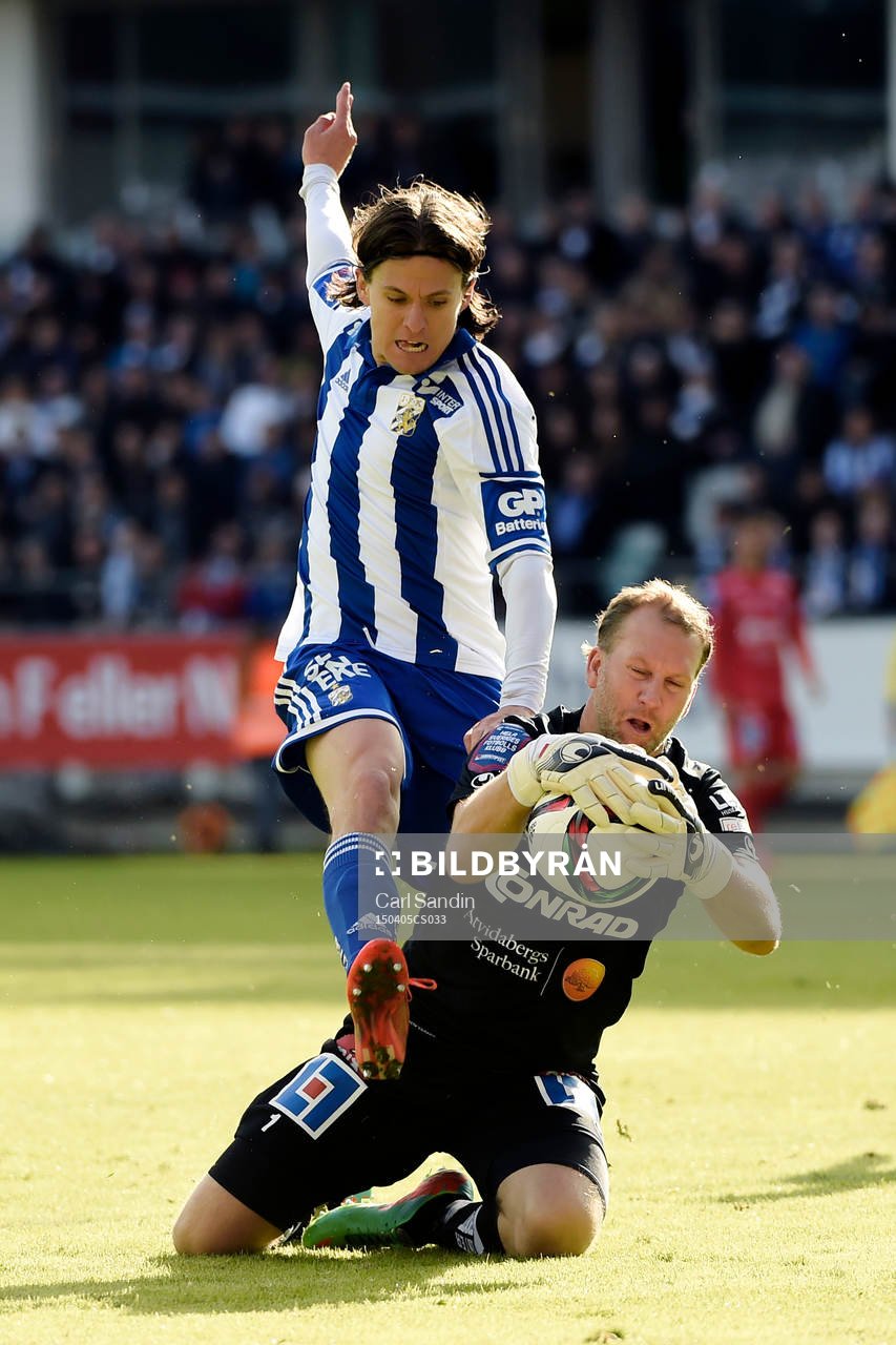 IFK Göteborgs Lasse Vibe och Åtvidabergs målvakt Henrik
