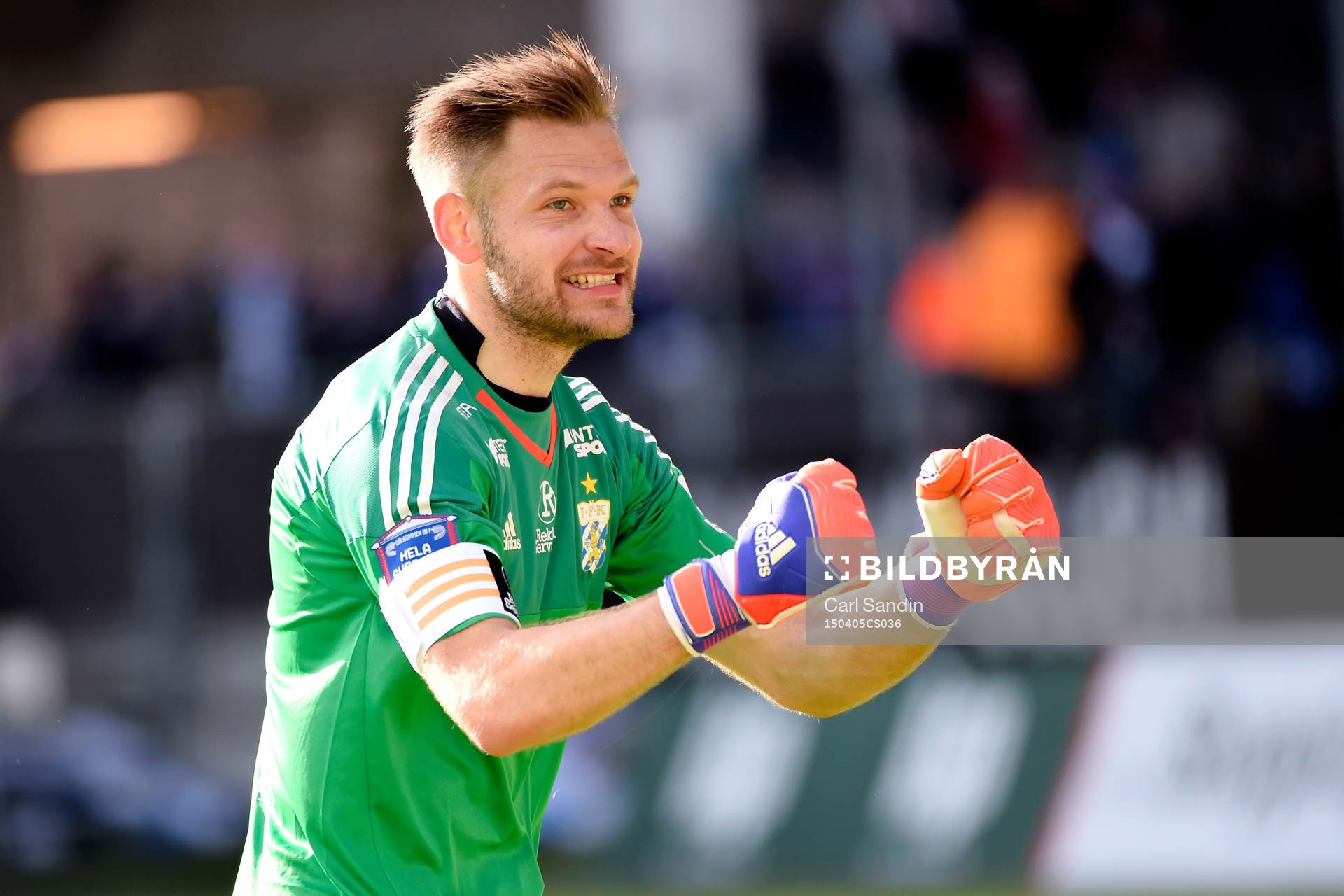 IFK Göteborgs målvakt John Alvbåge jublar