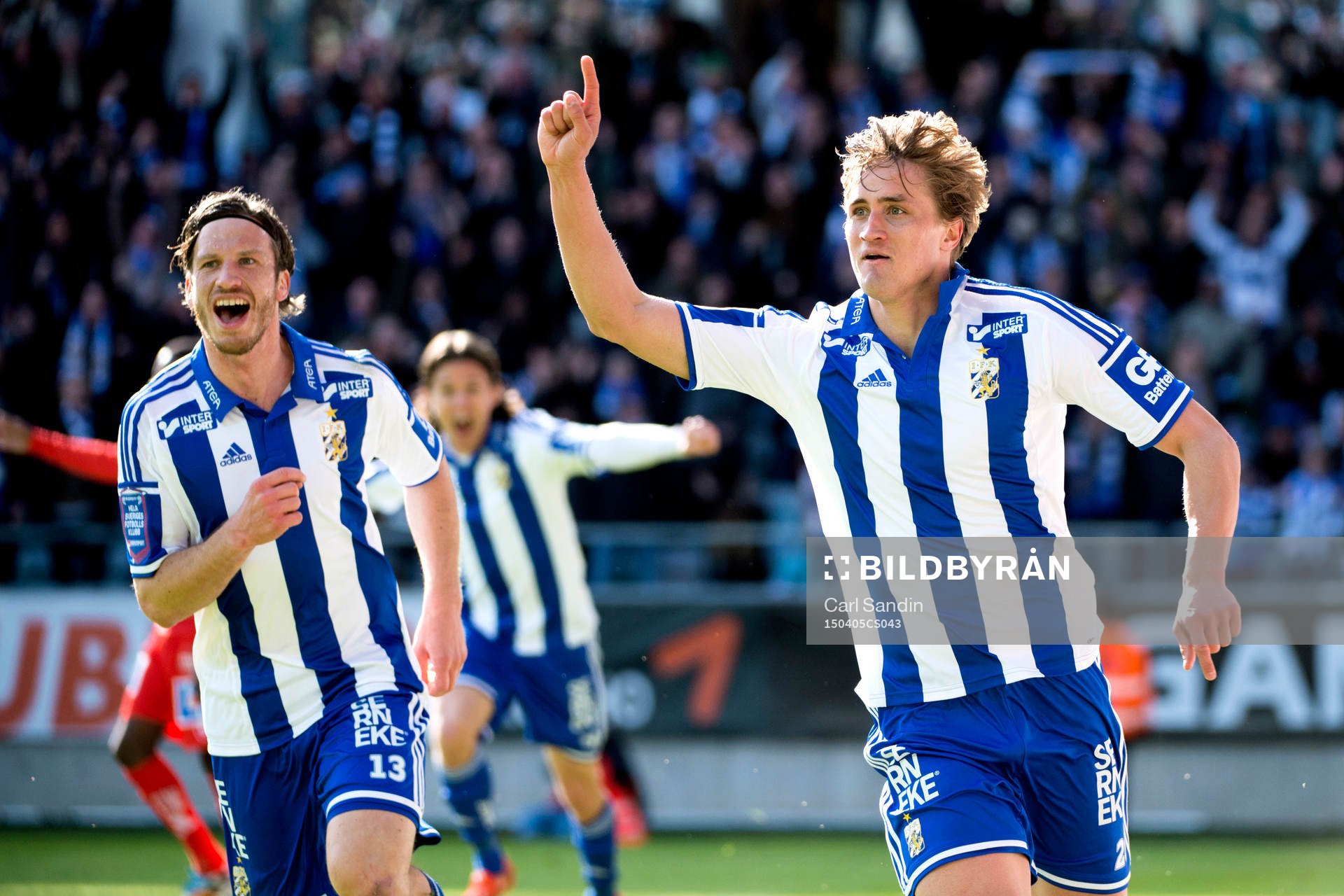 IFK Göteborgs Gustav Svensson och Thomas Rogne firar