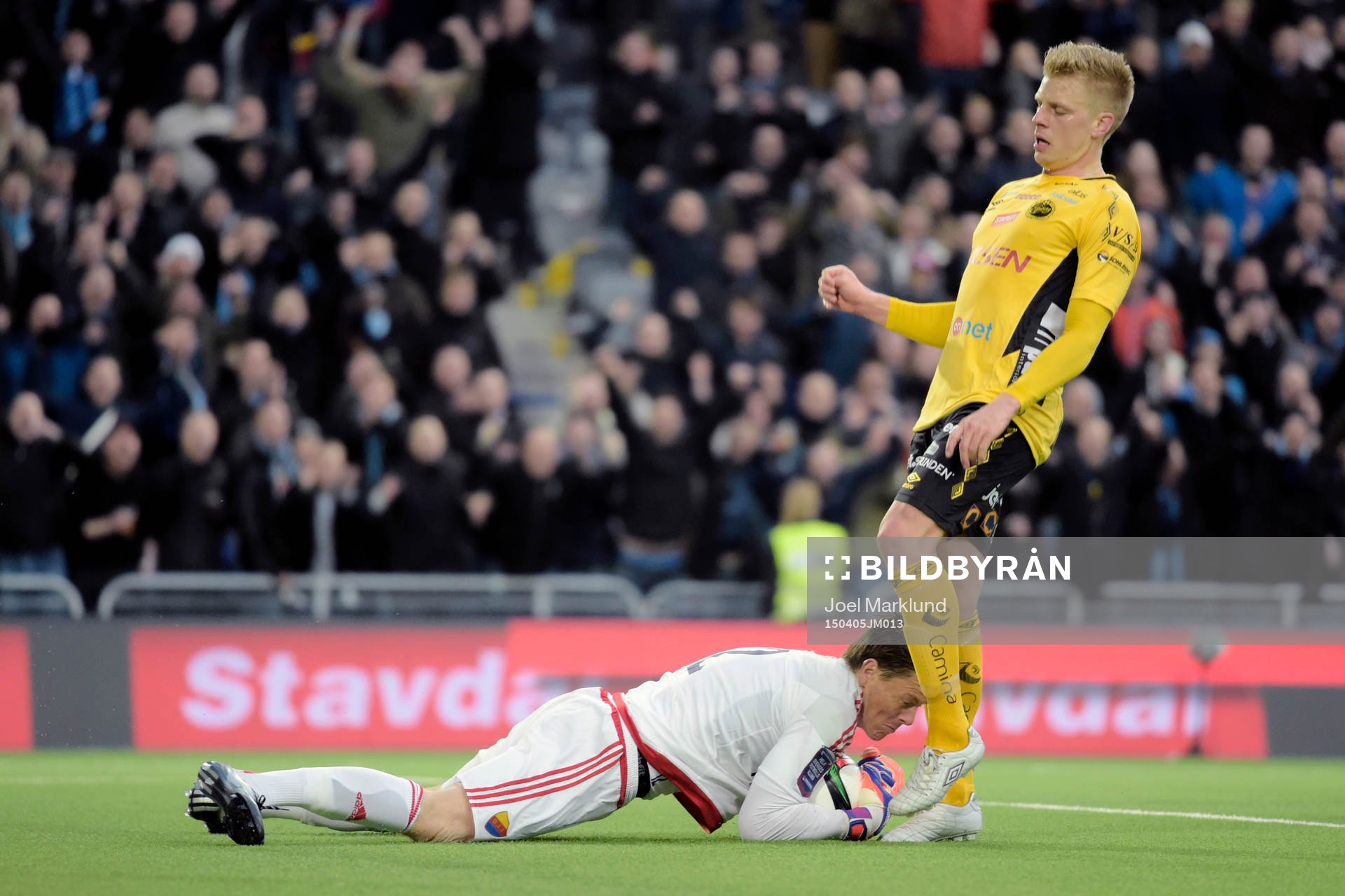 Elfsborgs Per Frick missar en straff och sparkar sedan till