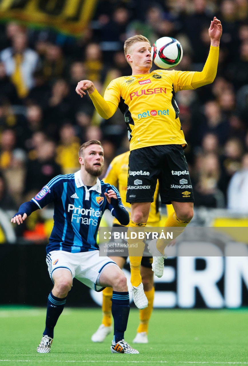 Djurgårdens Aleksander Faltsetas ser Elfsborgs Per Frick