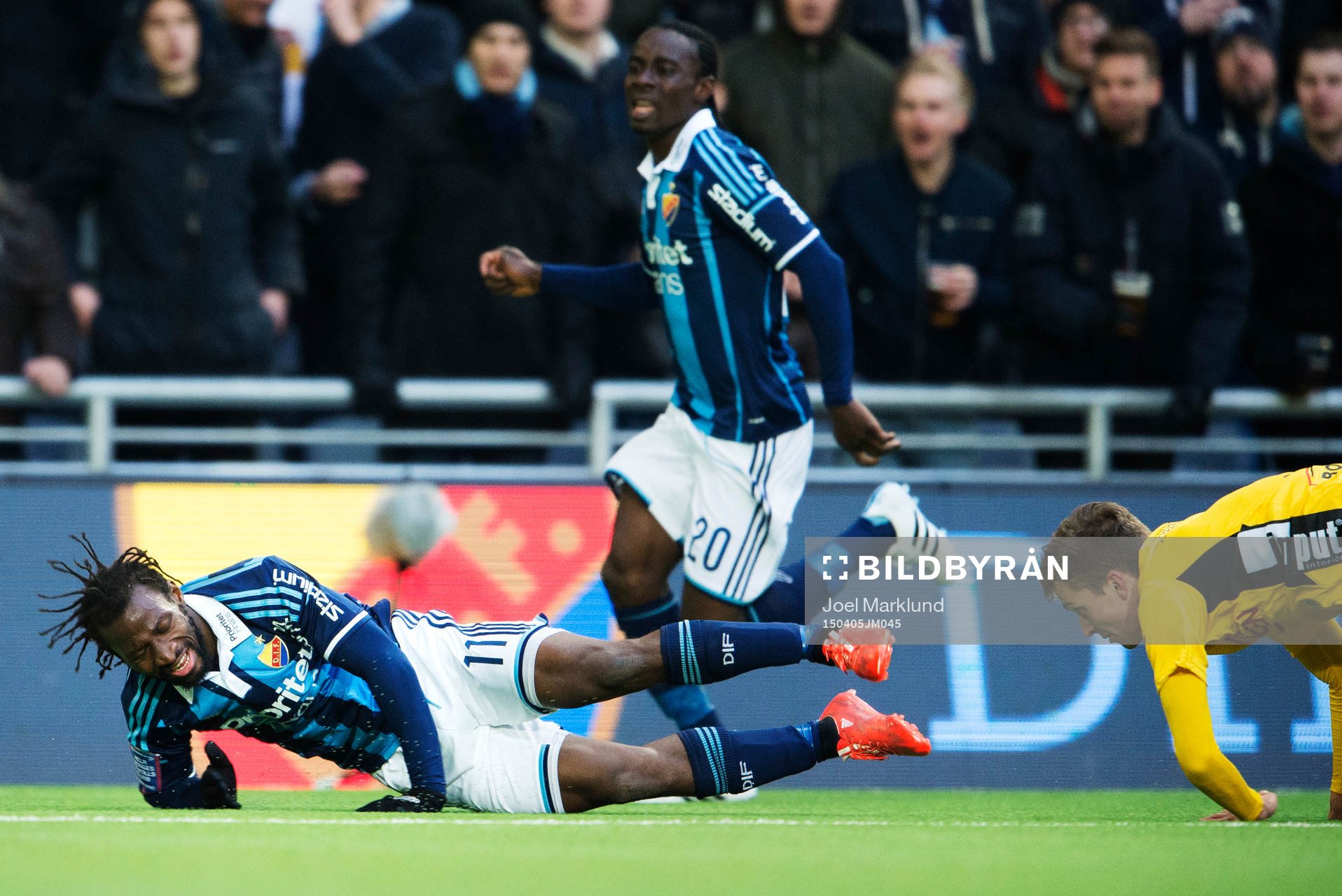 Djurgårdens Amadou Jawo faller under fotbollsmatchen i Allsvenskan mellan Djurgården och Elfsborg den 5 april 2015 i Stockholm.