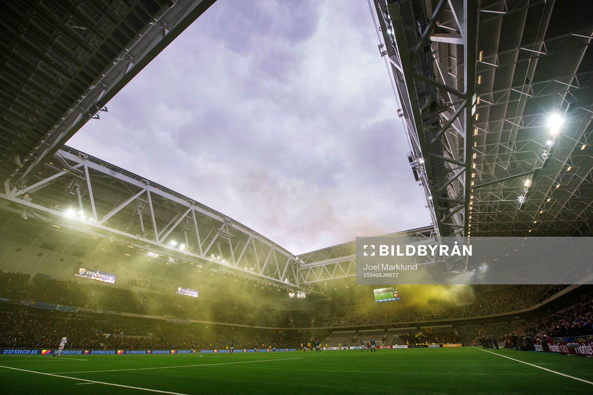 Ett rökfyllt Tele2 Arena