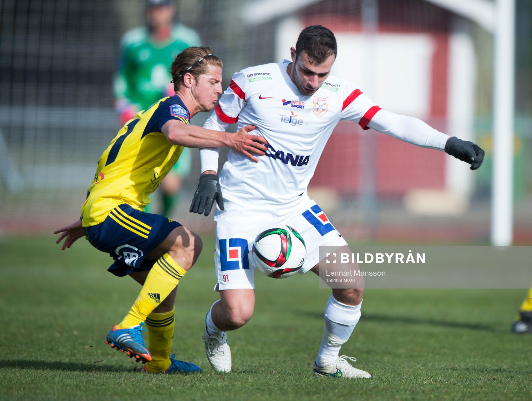 Ängelholms Rebin Asaad och Assyriskas Mattias Genc i