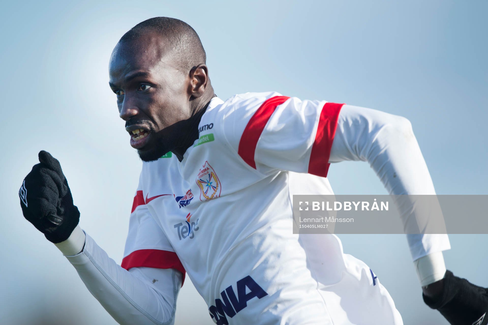 Assyriskas Aziz Corr Nyang i matchen i Superettan mellan