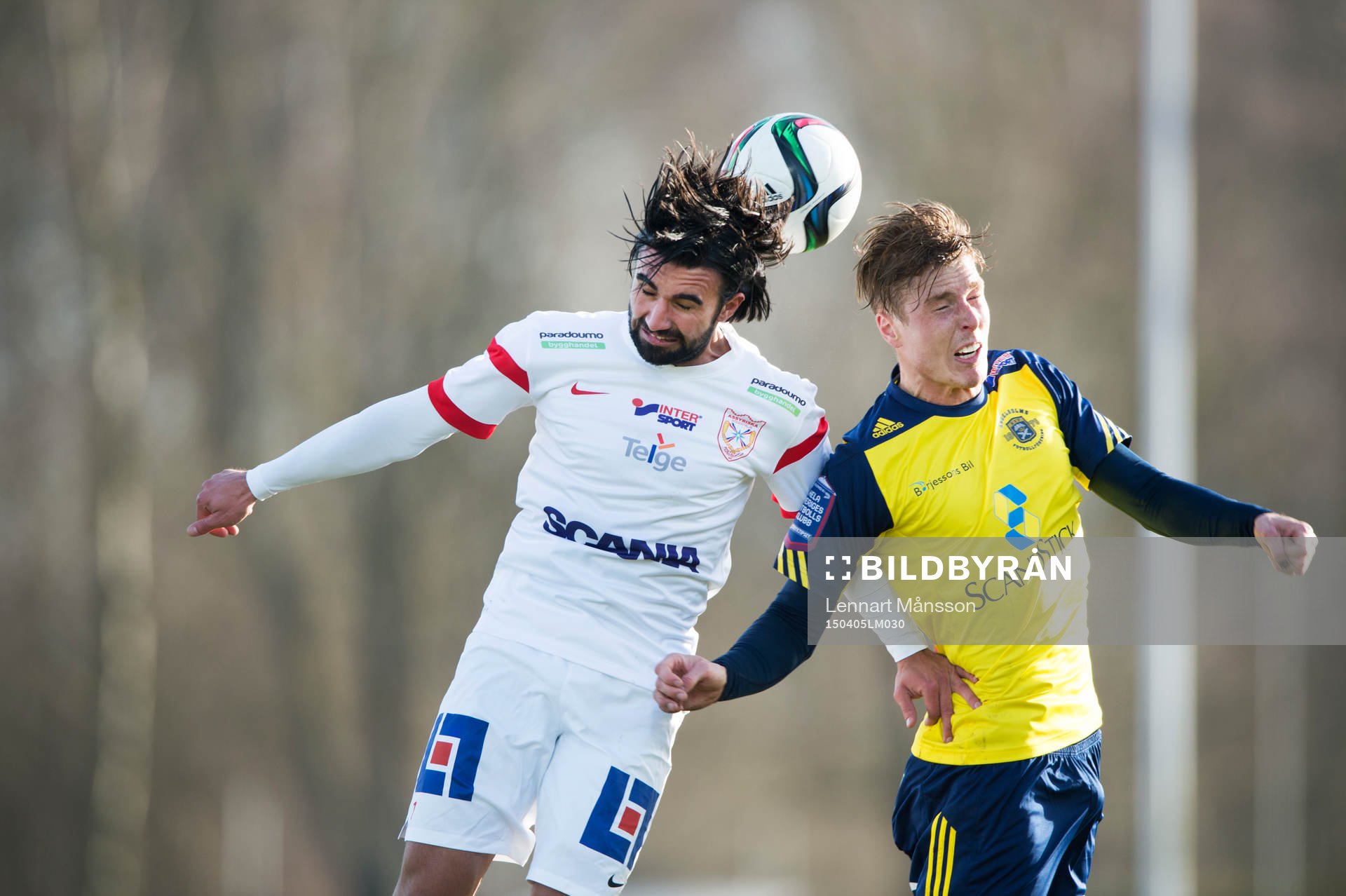 Assyriskas Yousef Yousef och Ängelholms Marcus Bergholtz i