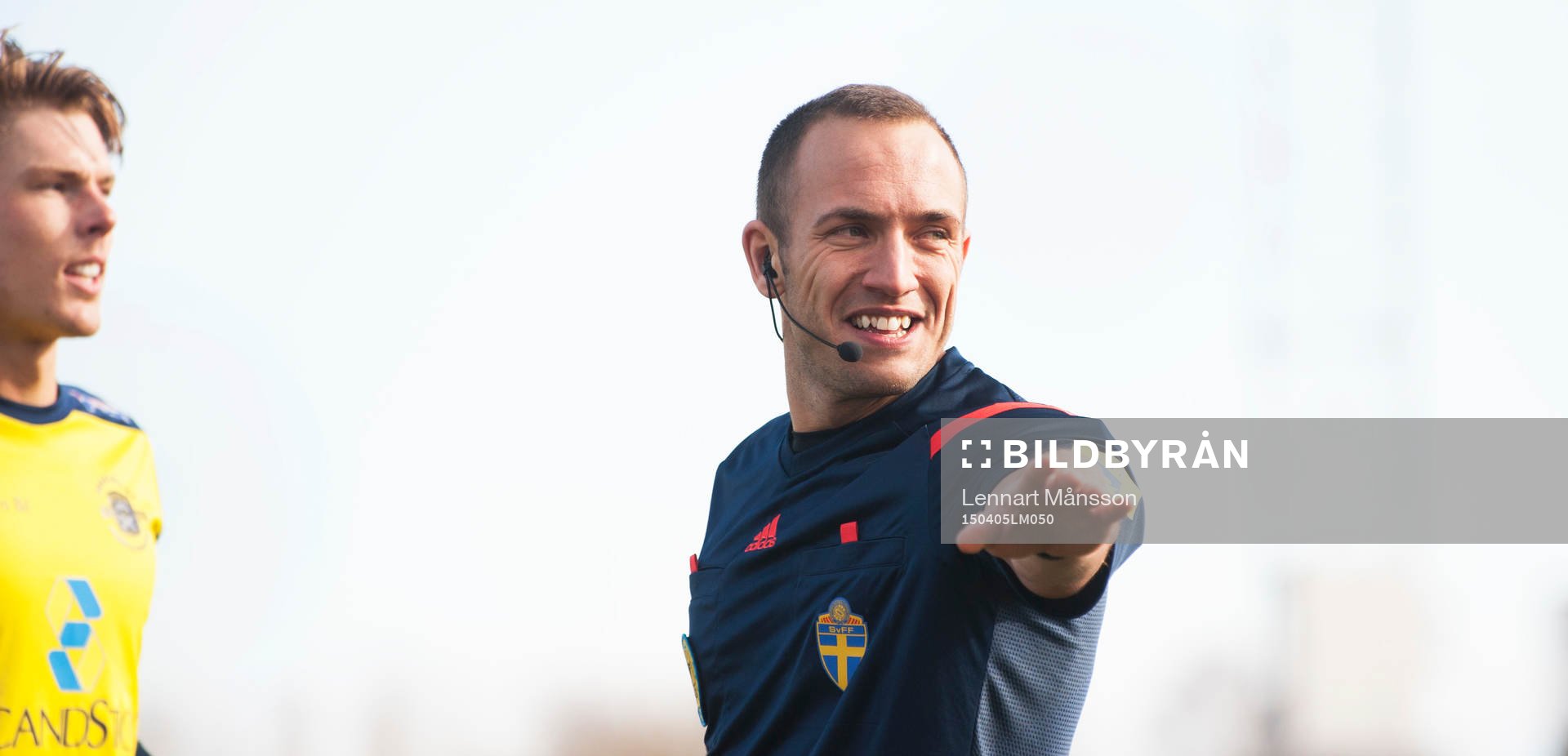 Domaren Kaspar Sjöberg i matchen i Superettan mellan