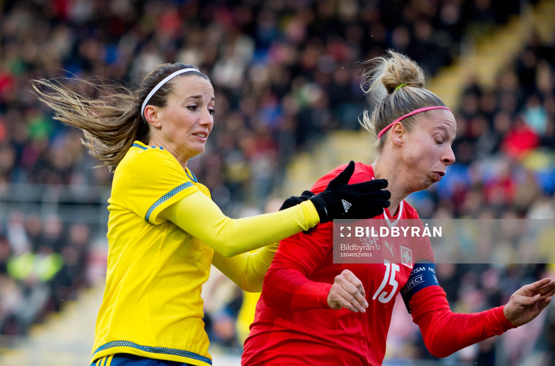 Sveriges Kosovare Asllani och Schweiz Caroline Abbé