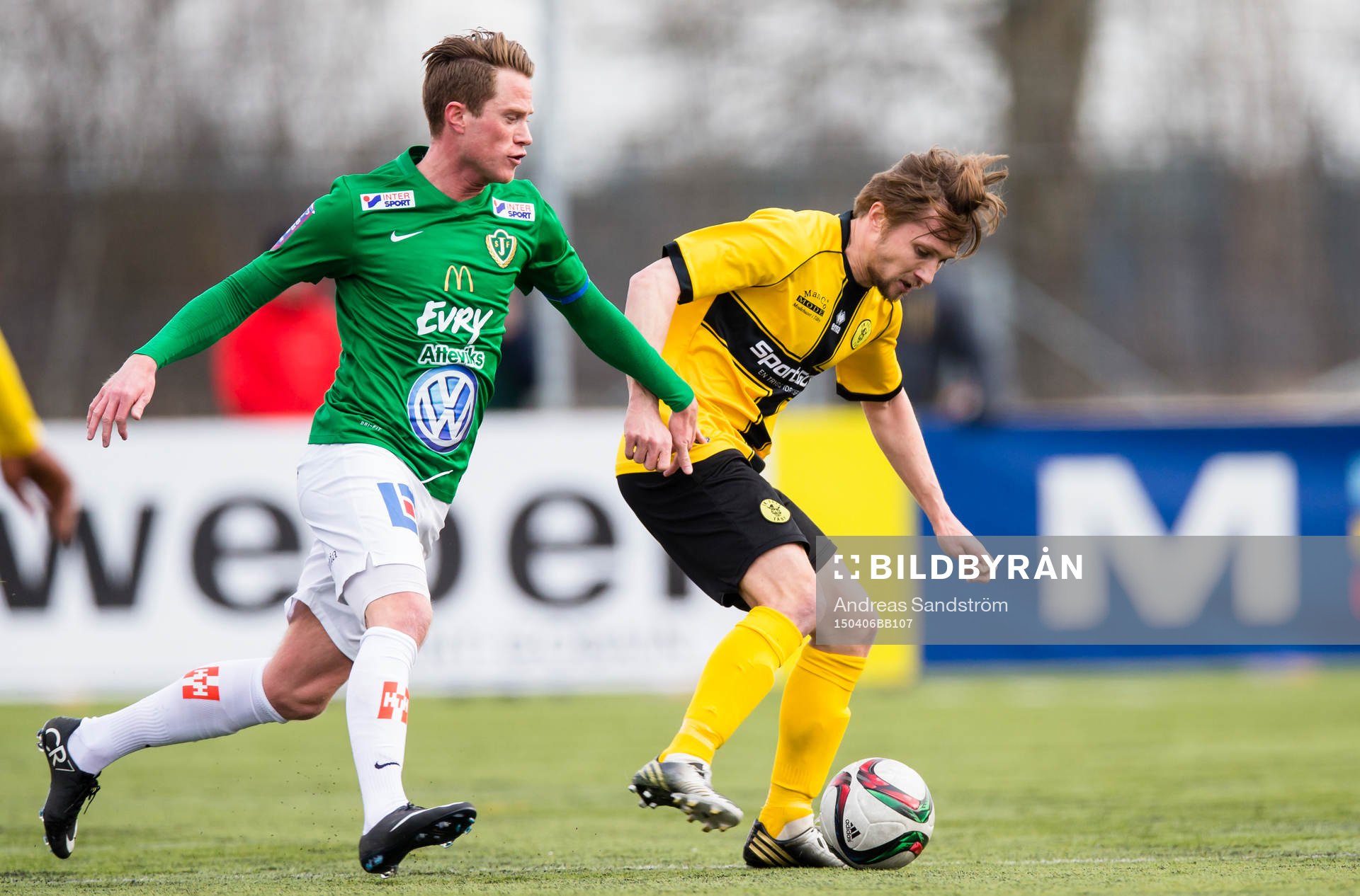 Jönköpings Södras Tommy Thelin i kamp med IK Frej Täbys Adam Gradén under fotbollsmatchen i Superettan mellan IK Frej och Jönköpings Södra 6 April 2015 i Stockholm.