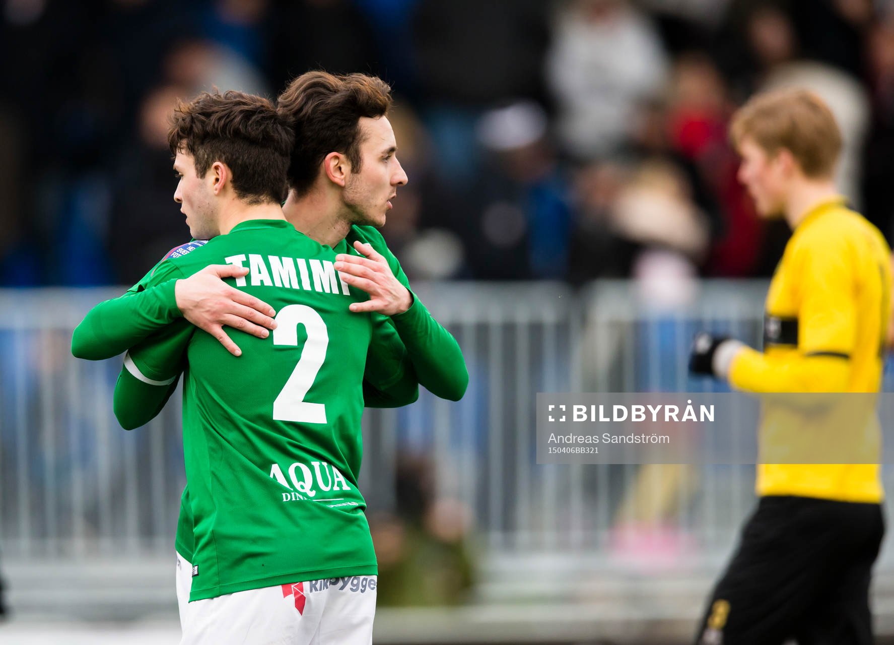 Jönköpings Södras Jonathan Tamimi omfamnar målskytten