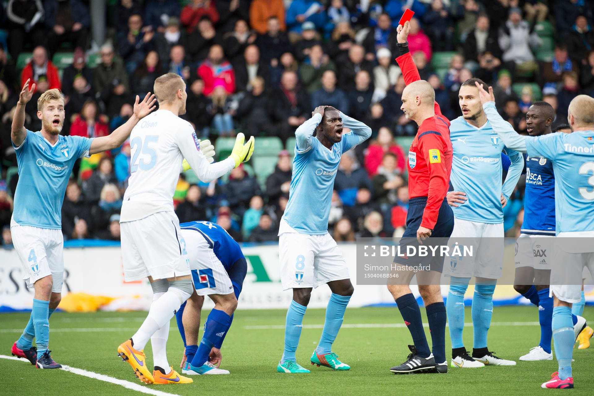 Malmö FFs Enock Kofi Adu får rött kort och blir utvisad