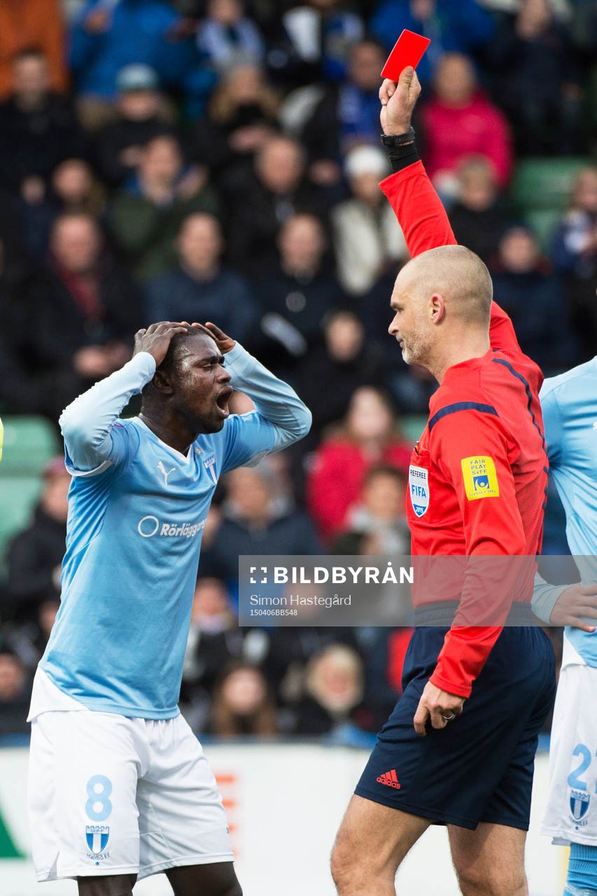 Malmö FFs Enock Kofi Adu får rött kort