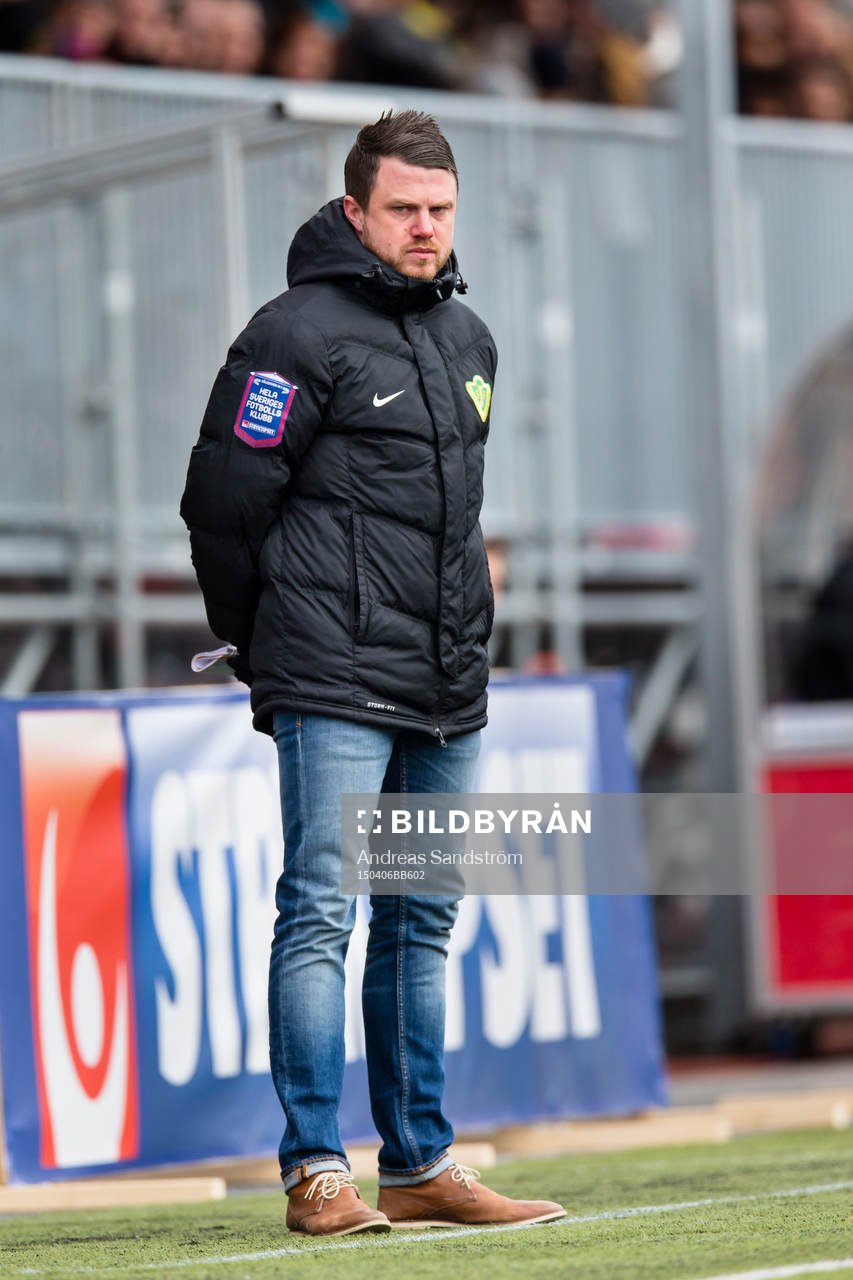 Jönköpings Södras tränare Jimmy Thelin under fotbollsmatchen i Superettan mellan IK Frej och Jönköpings Södra 6 April 2015 i Stockholm.